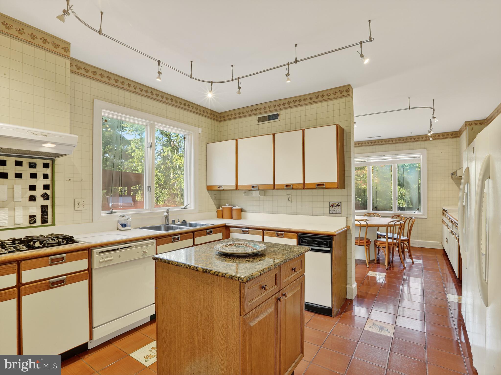 LYNWOOD - Residential