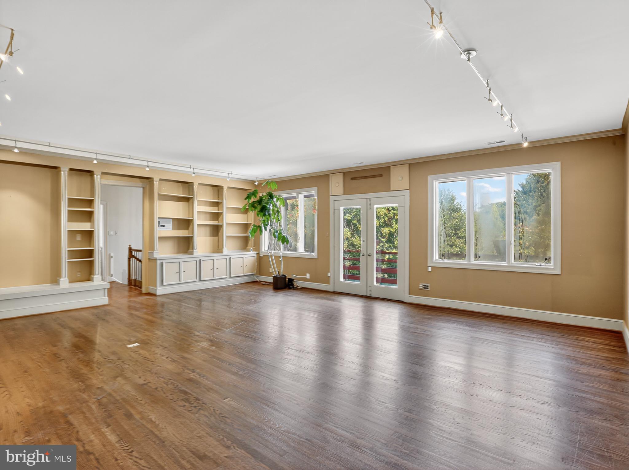 LYNWOOD - Residential