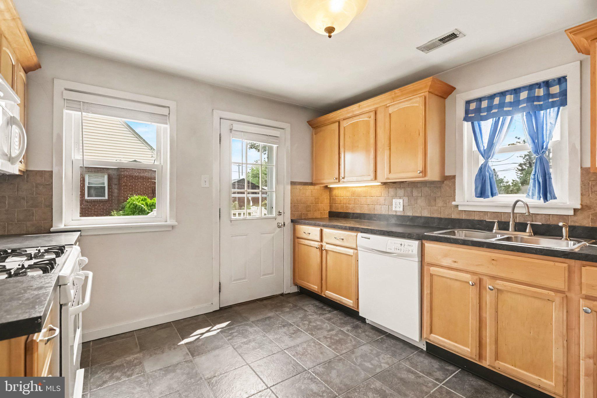 3221 MEADOW LANE