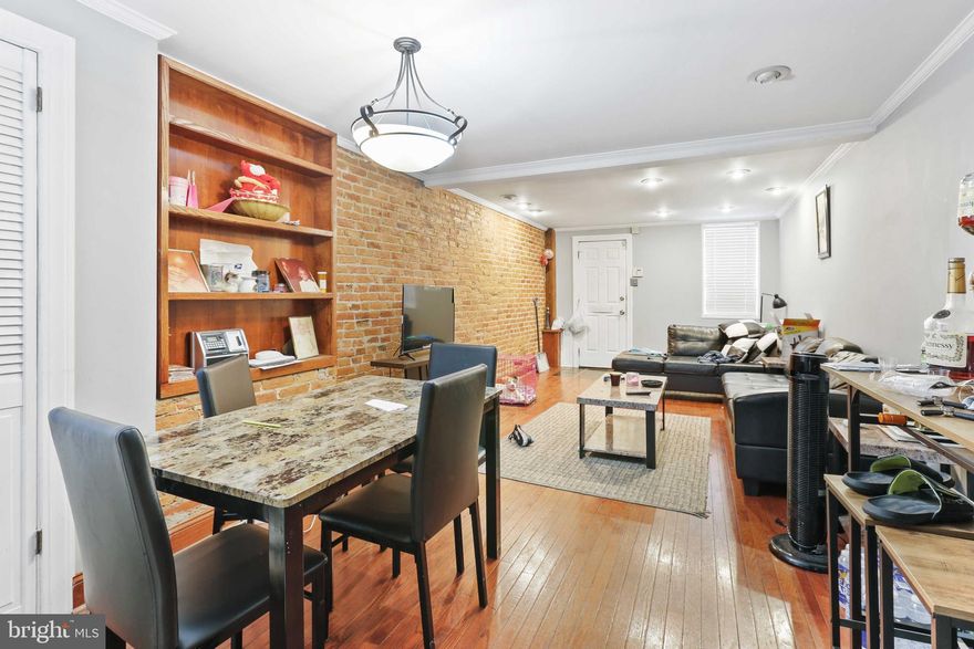 This charming home offers 3 bedrooms, and 1 full bath, a lovely fenced in yard, main floor washer/dyer, hardwood floors and lots of city charm! Prime location! Move right in and make this house a warm and cozy home by adding your personal touches! Won't be  on market long! Book your showing today.