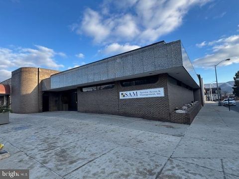 Photo of 100 E Market Street, LEWISTOWN, PA 17044 (MLS # PAMF2052742)