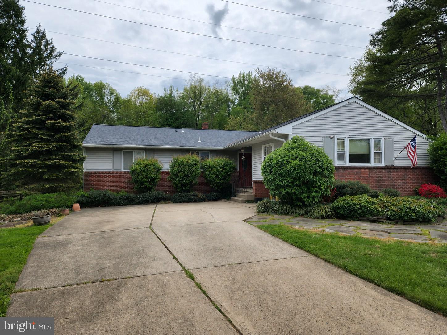 29 VANDERVEER DRIVE