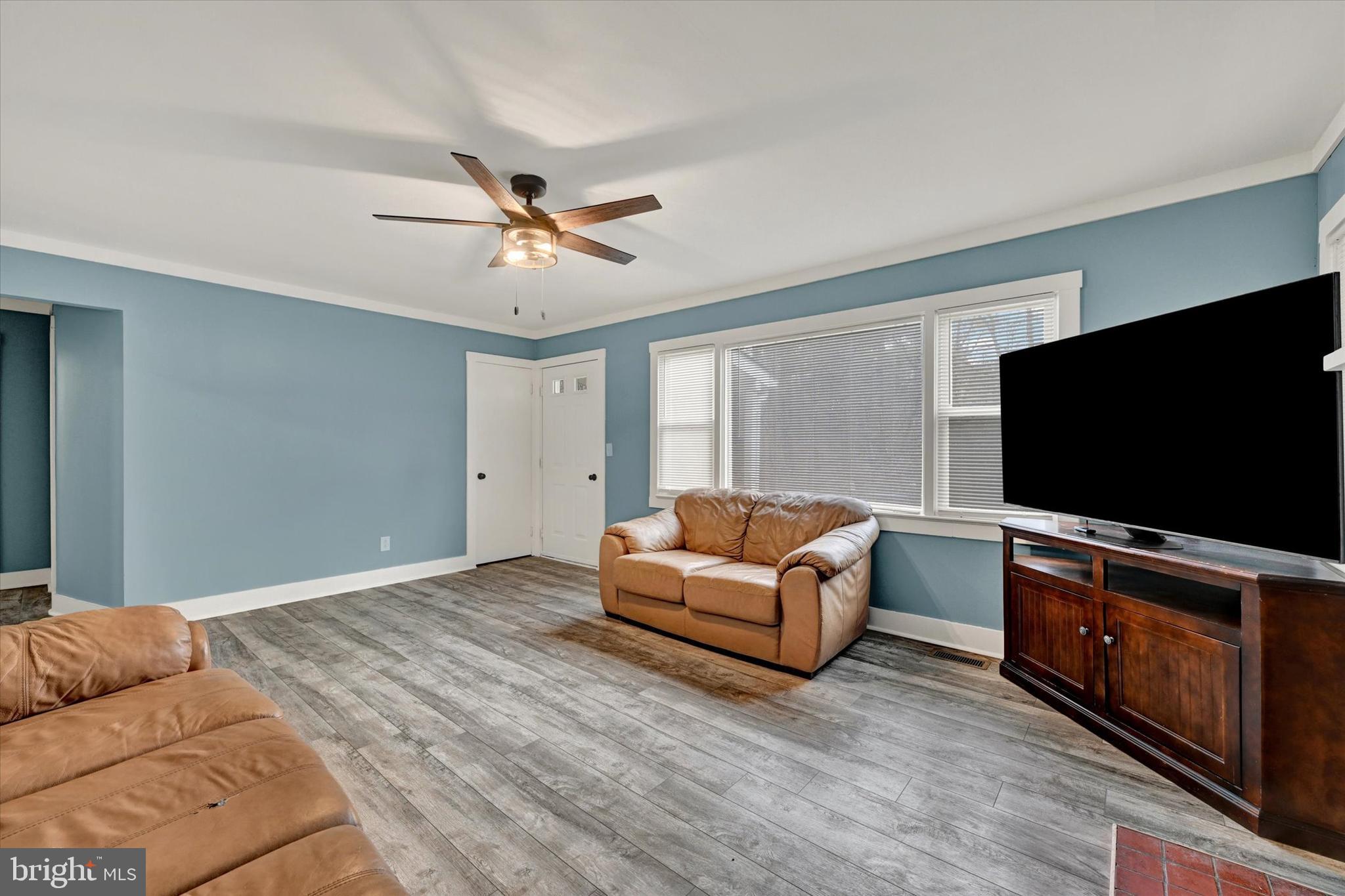 WHITE HALL - Residential