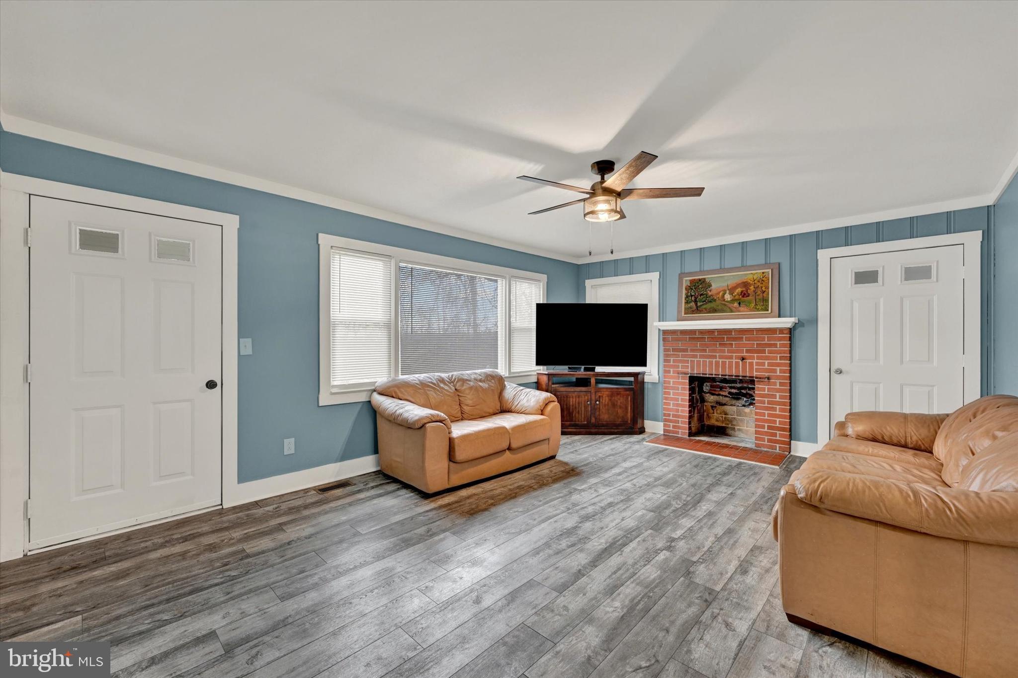 WHITE HALL - Residential