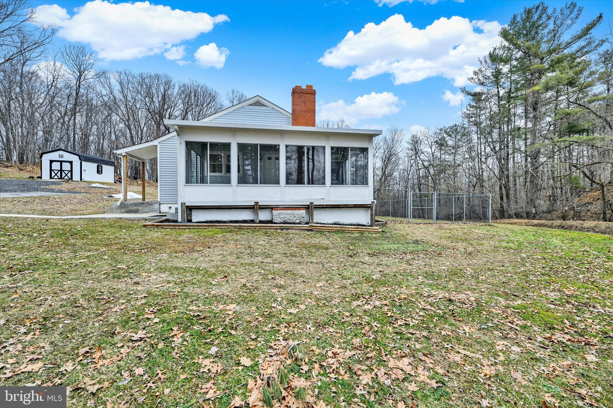 WHITE HALL - Residential