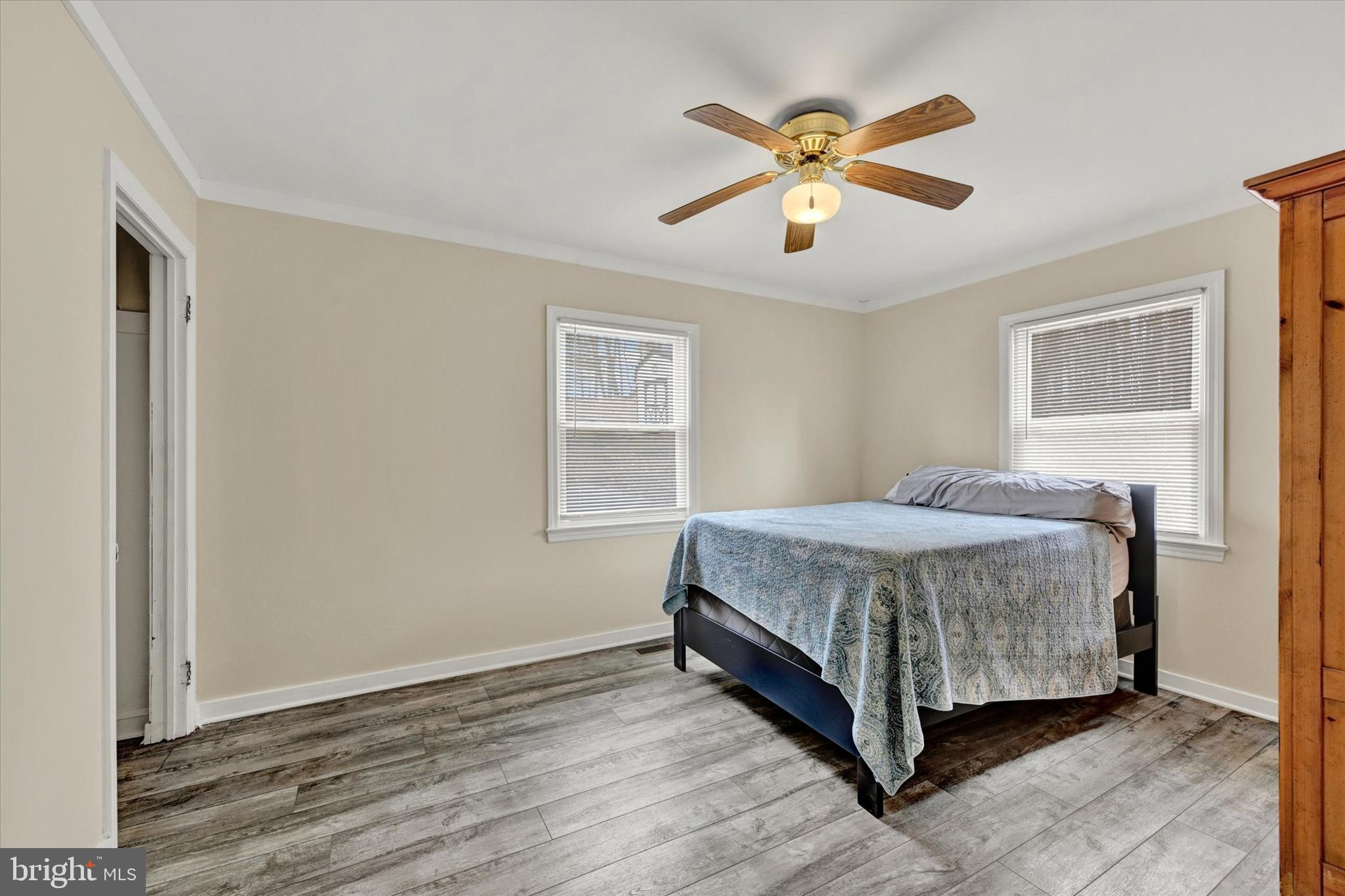 WHITE HALL - Residential