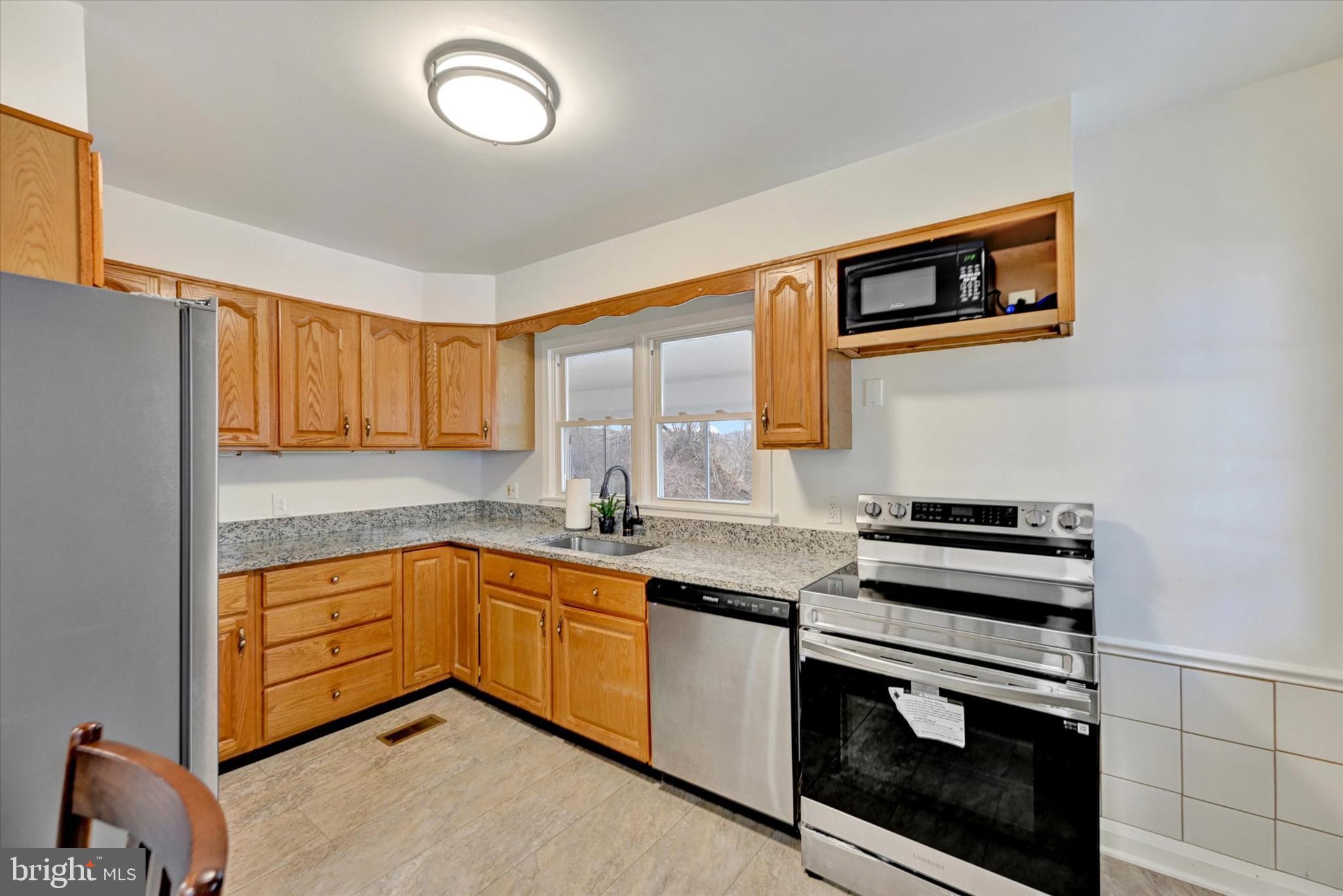 WHITE HALL - Residential