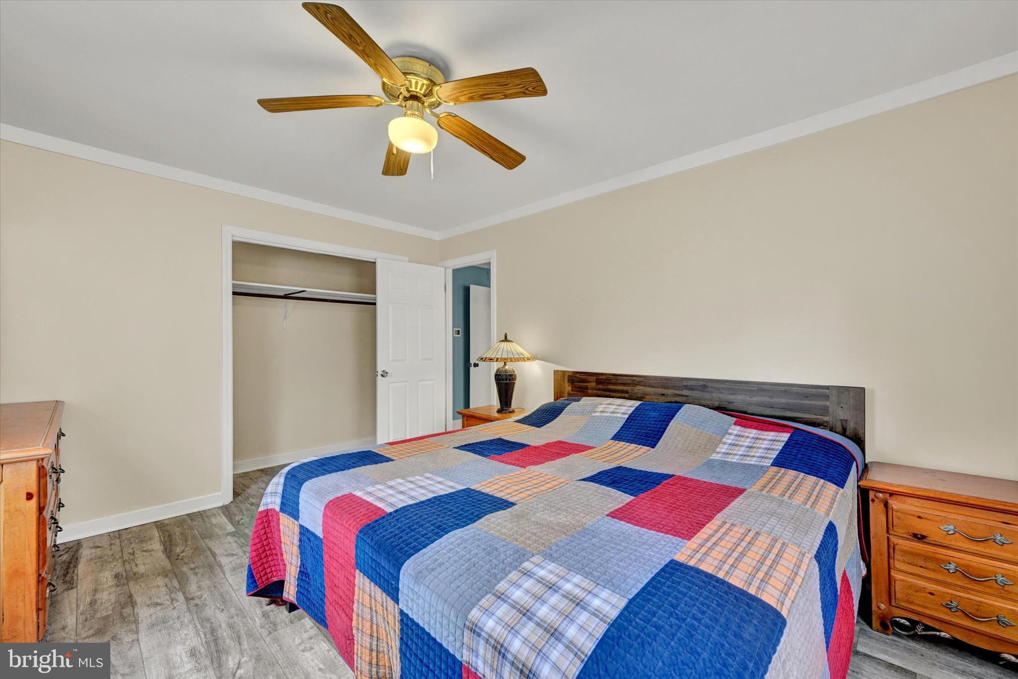 WHITE HALL - Residential