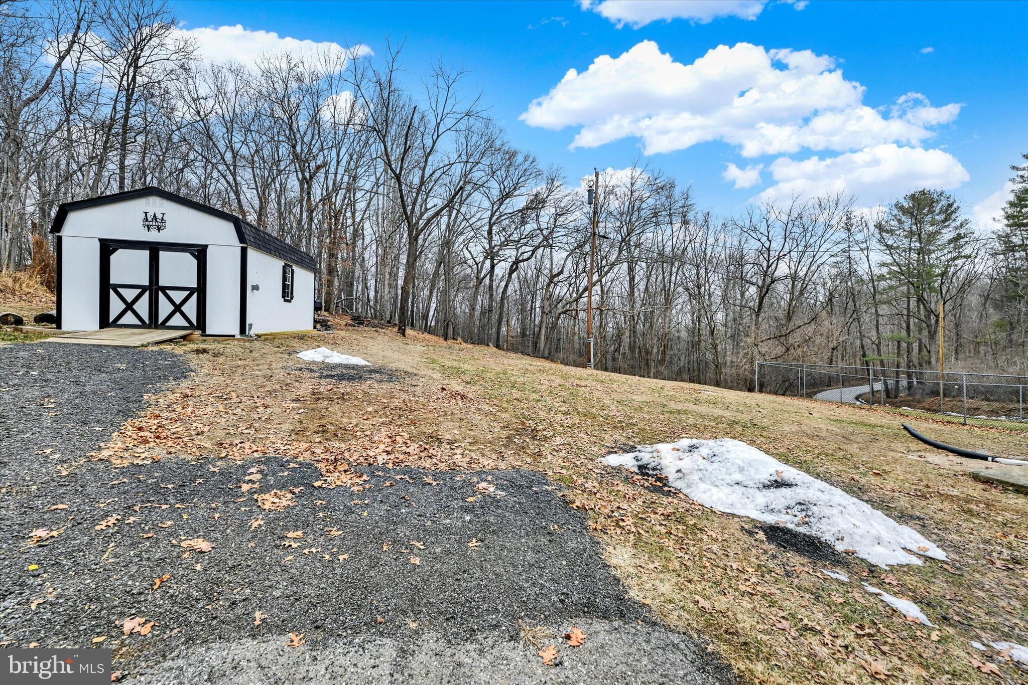 WHITE HALL - Residential