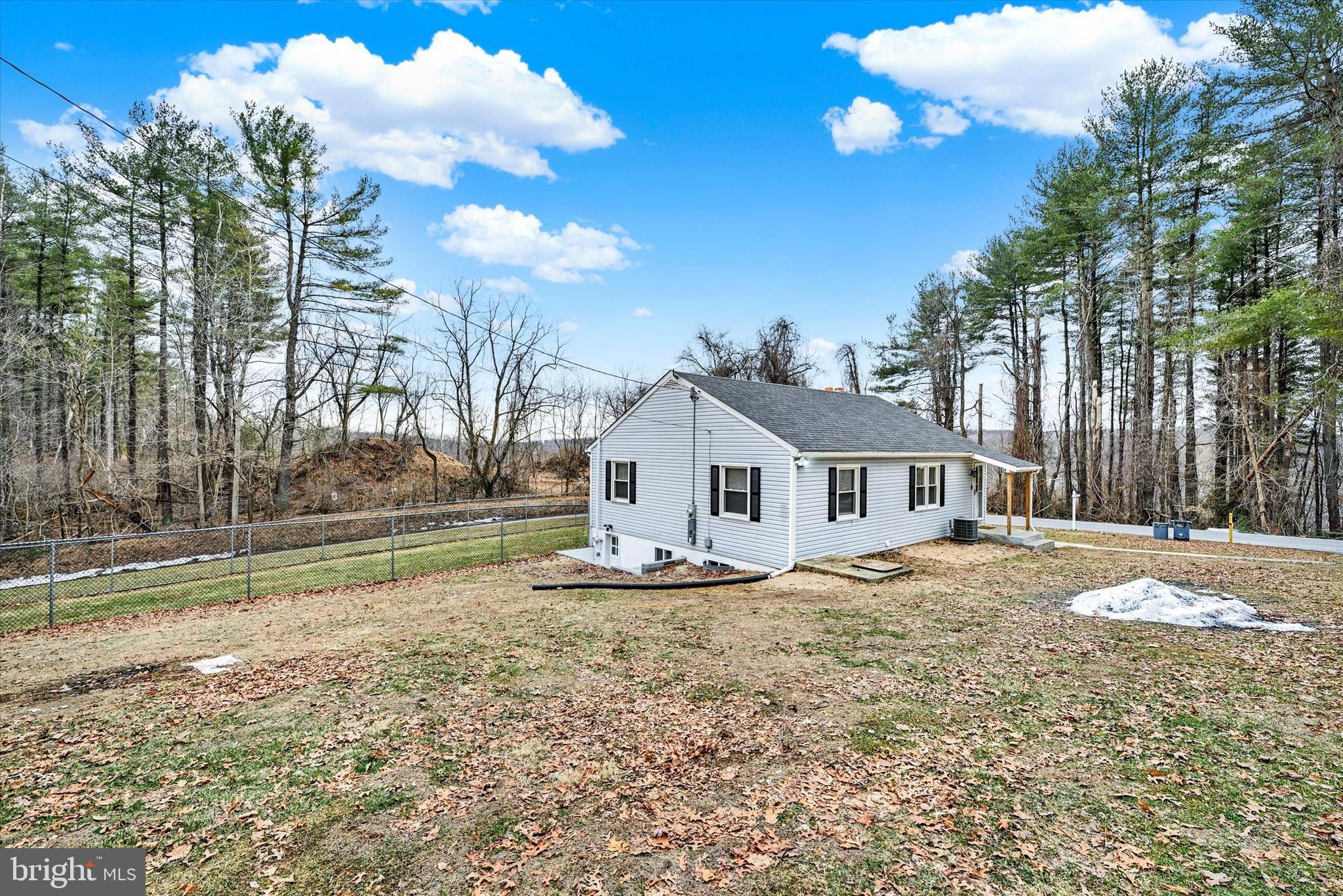 WHITE HALL - Residential