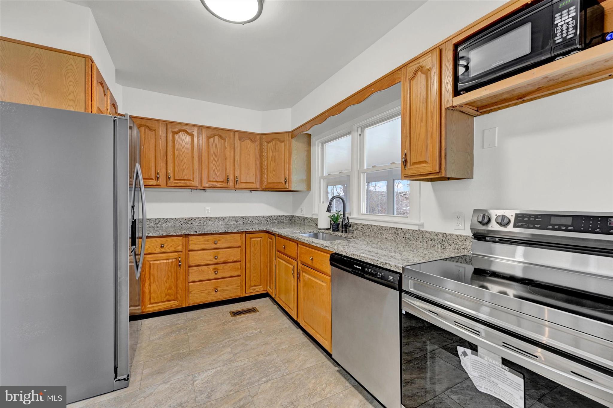 WHITE HALL - Residential