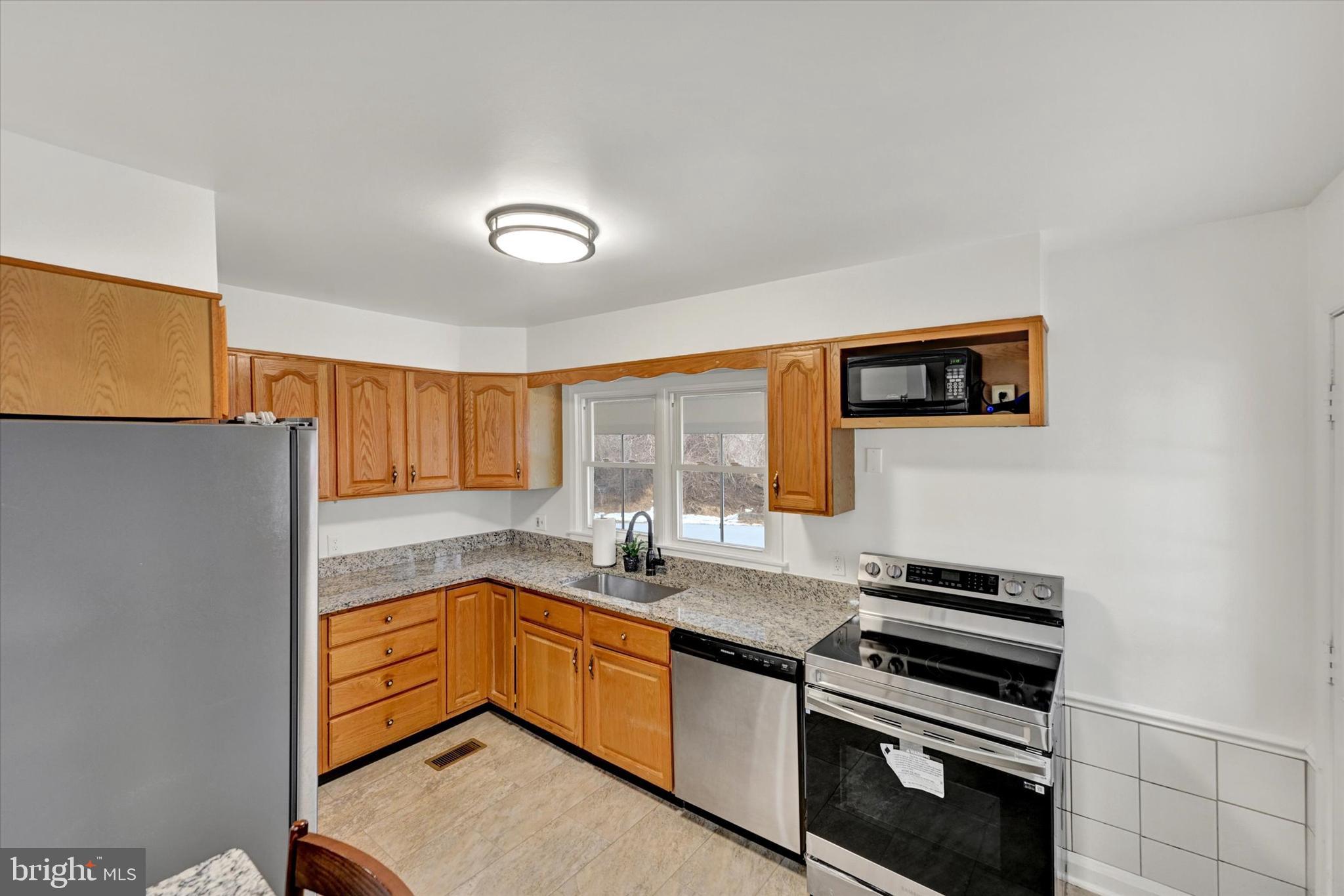 WHITE HALL - Residential