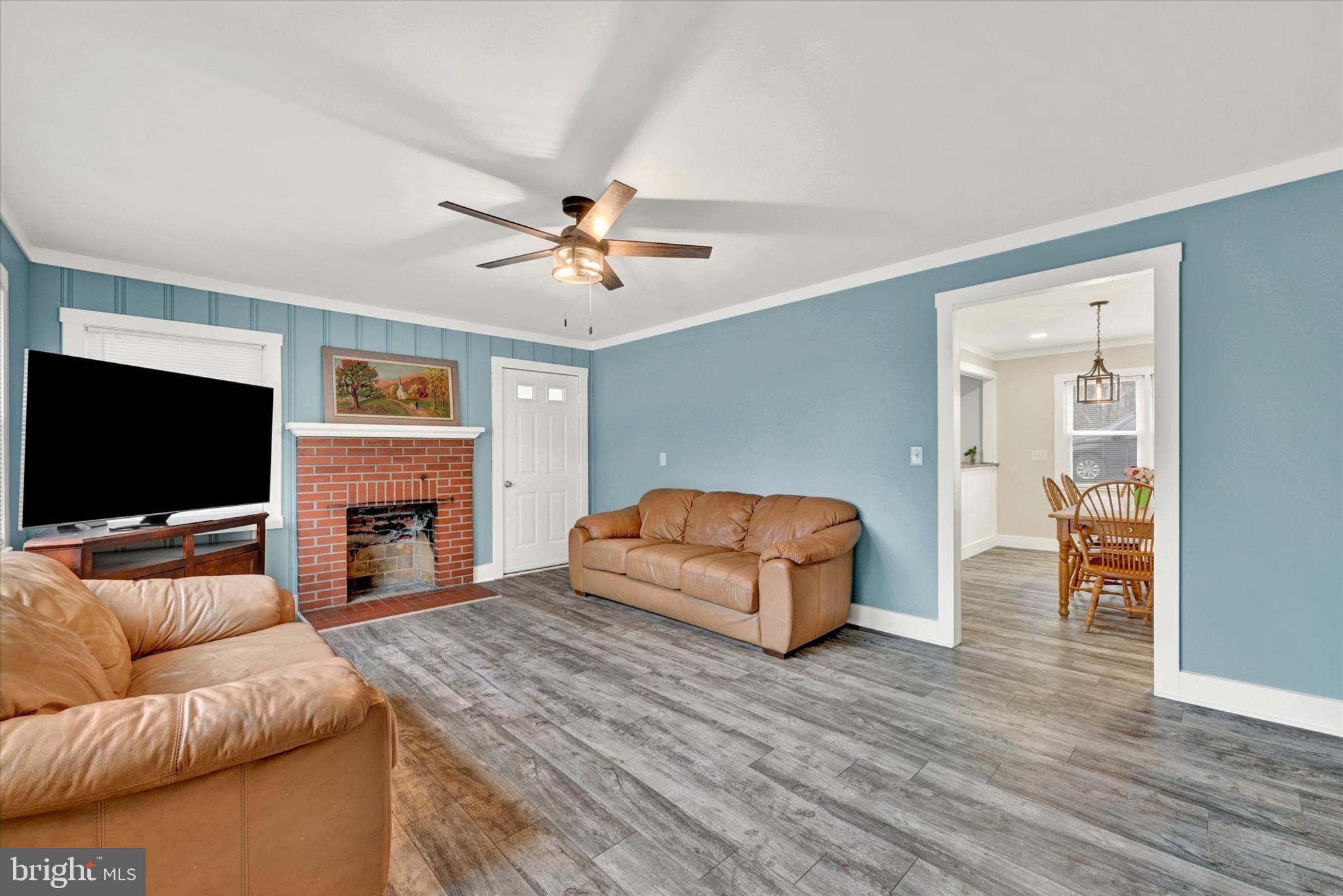 WHITE HALL - Residential