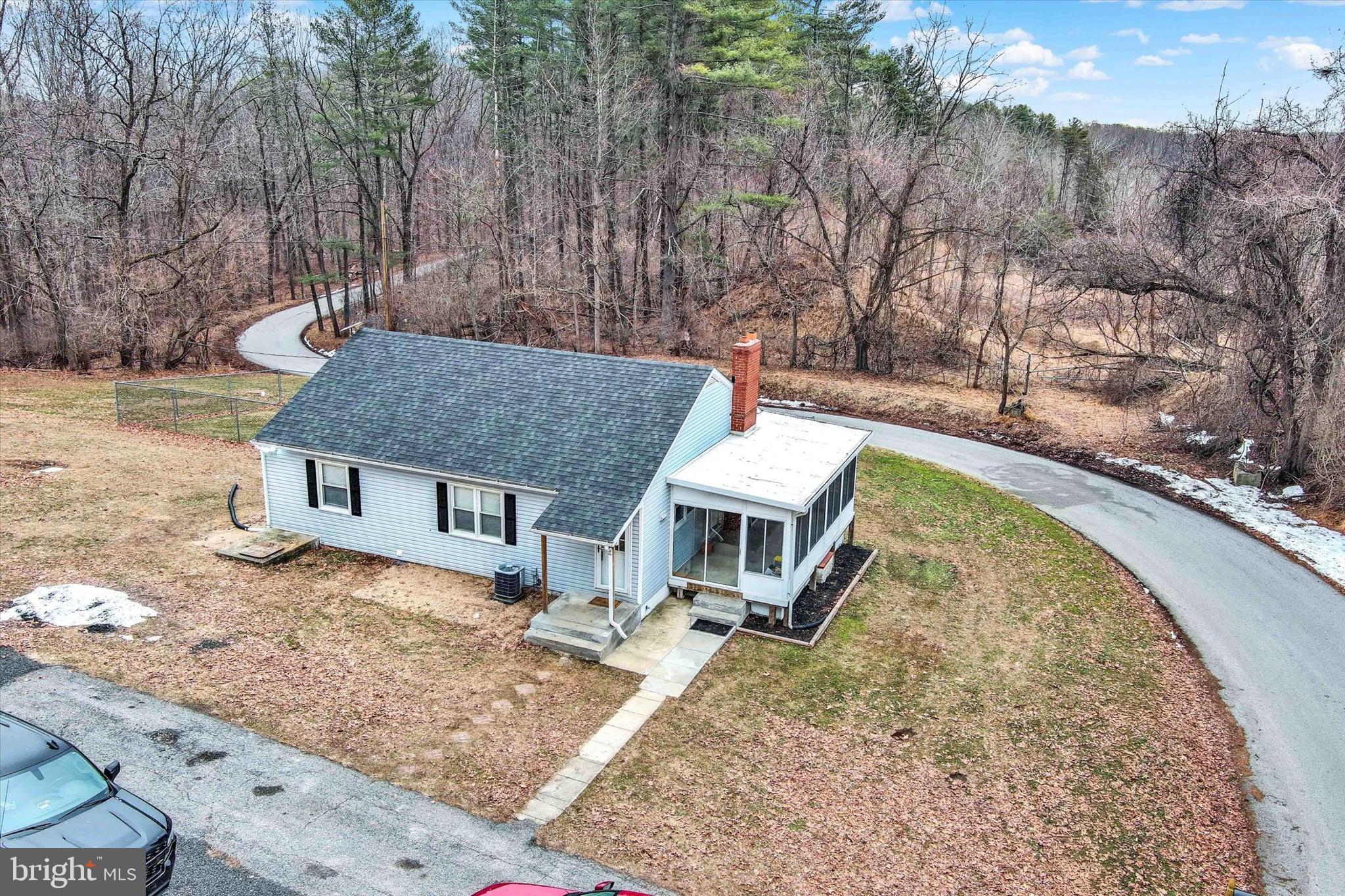 WHITE HALL - Residential