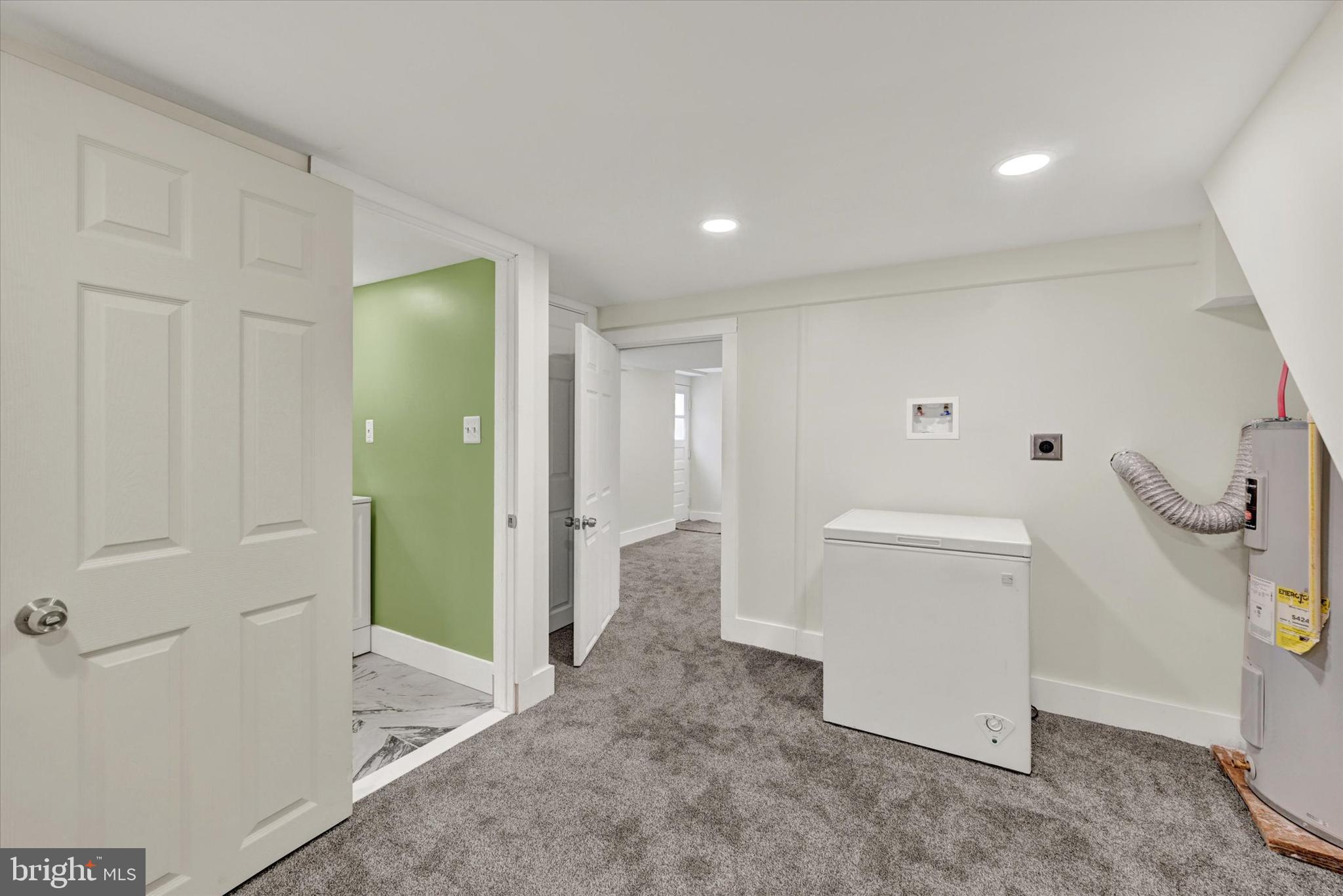 WHITE HALL - Residential