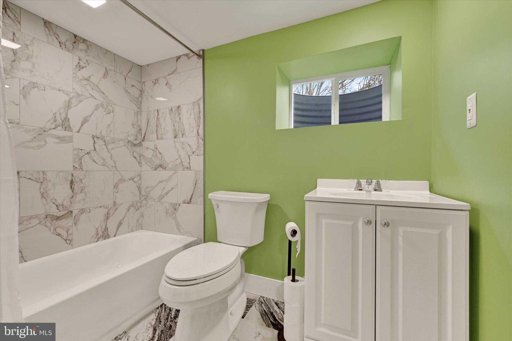 WHITE HALL - Residential