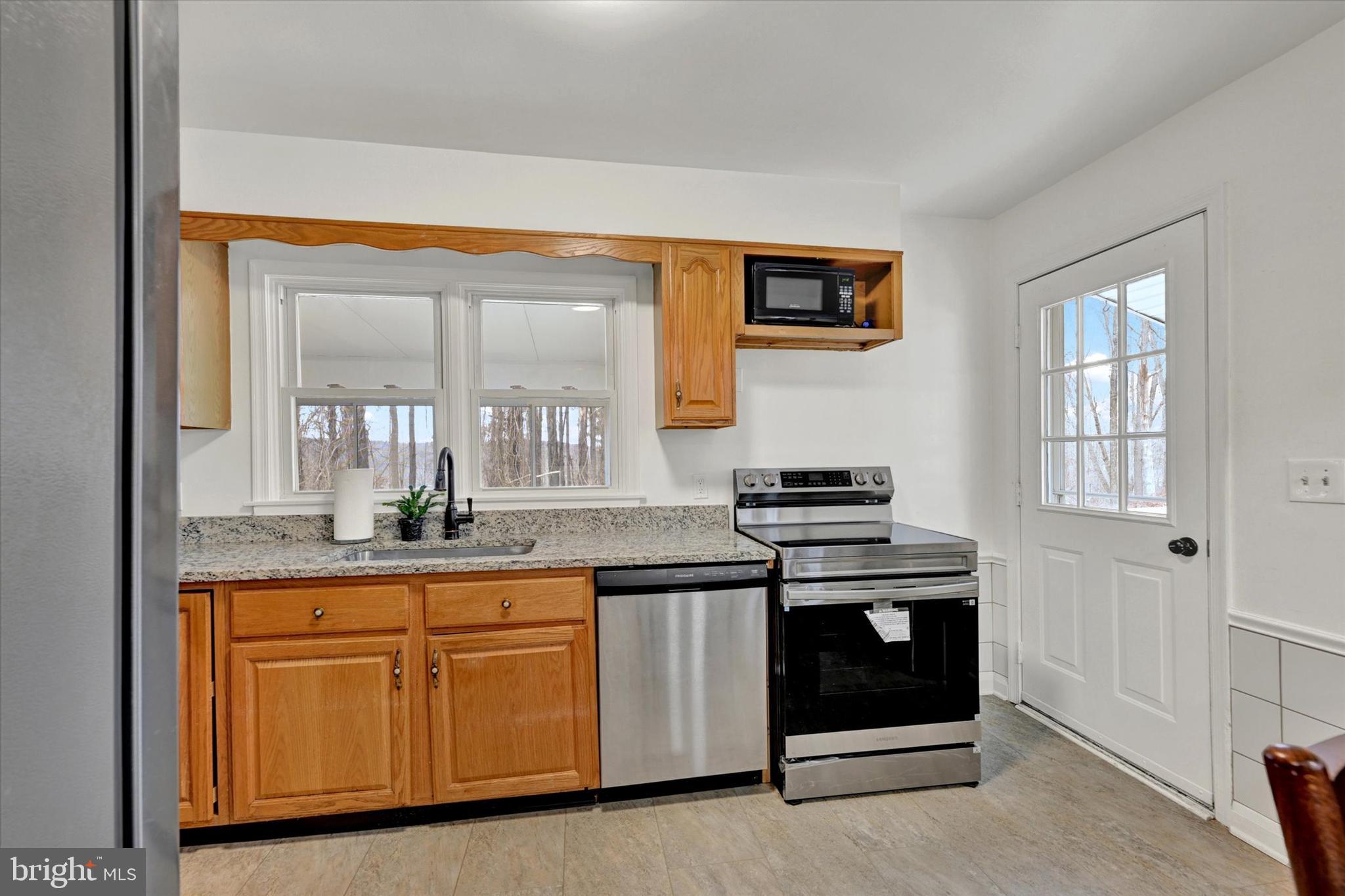 WHITE HALL - Residential