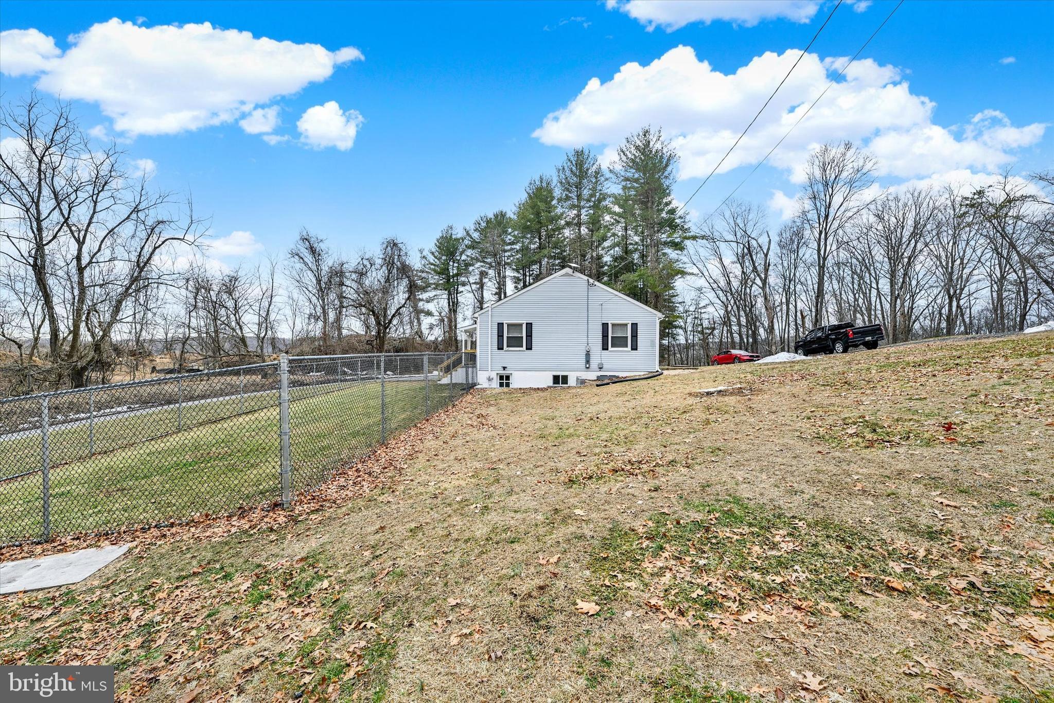 WHITE HALL - Residential