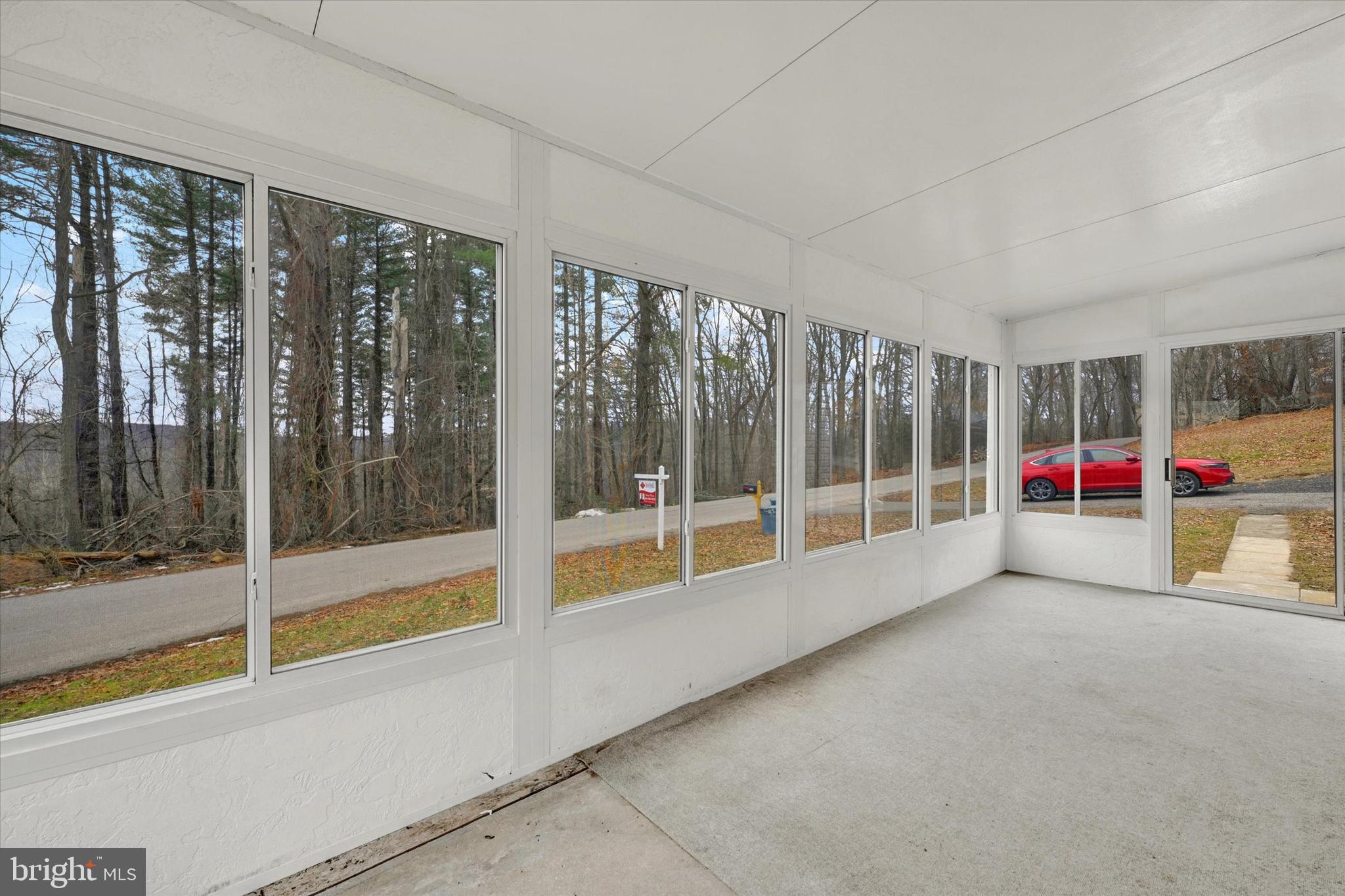 WHITE HALL - Residential