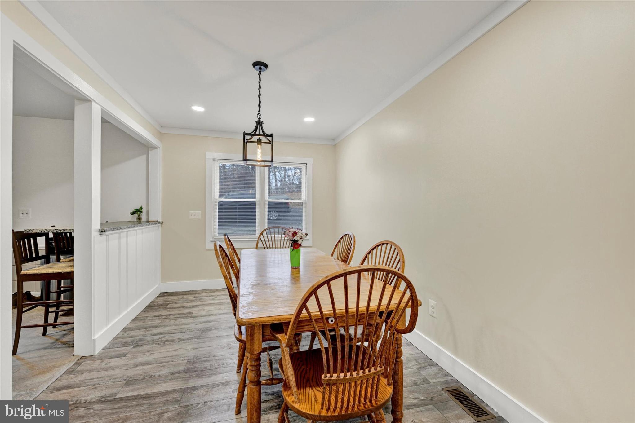 WHITE HALL - Residential