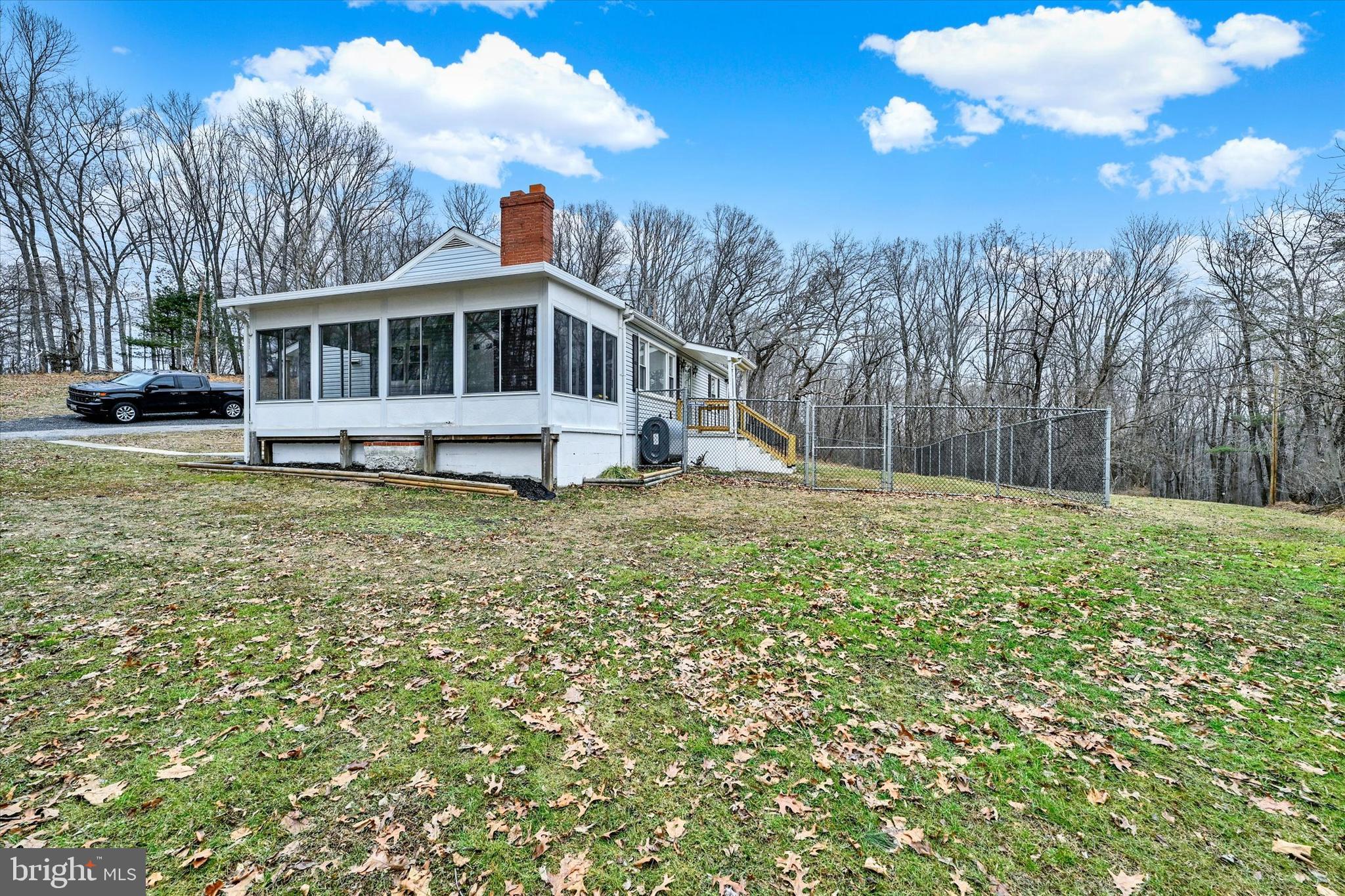 WHITE HALL - Residential