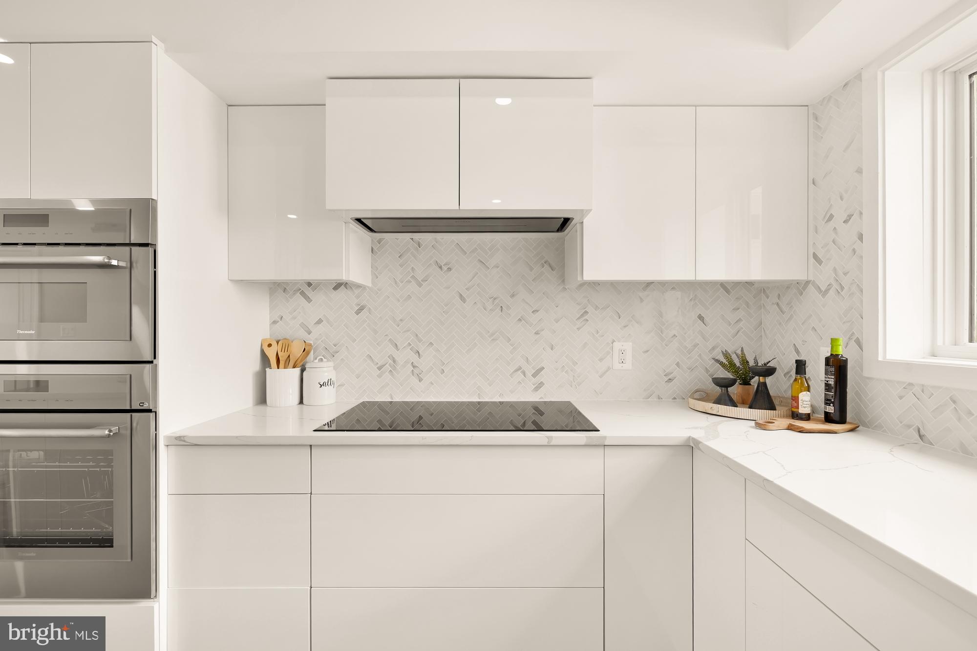 1200 ETON COURT NW T4