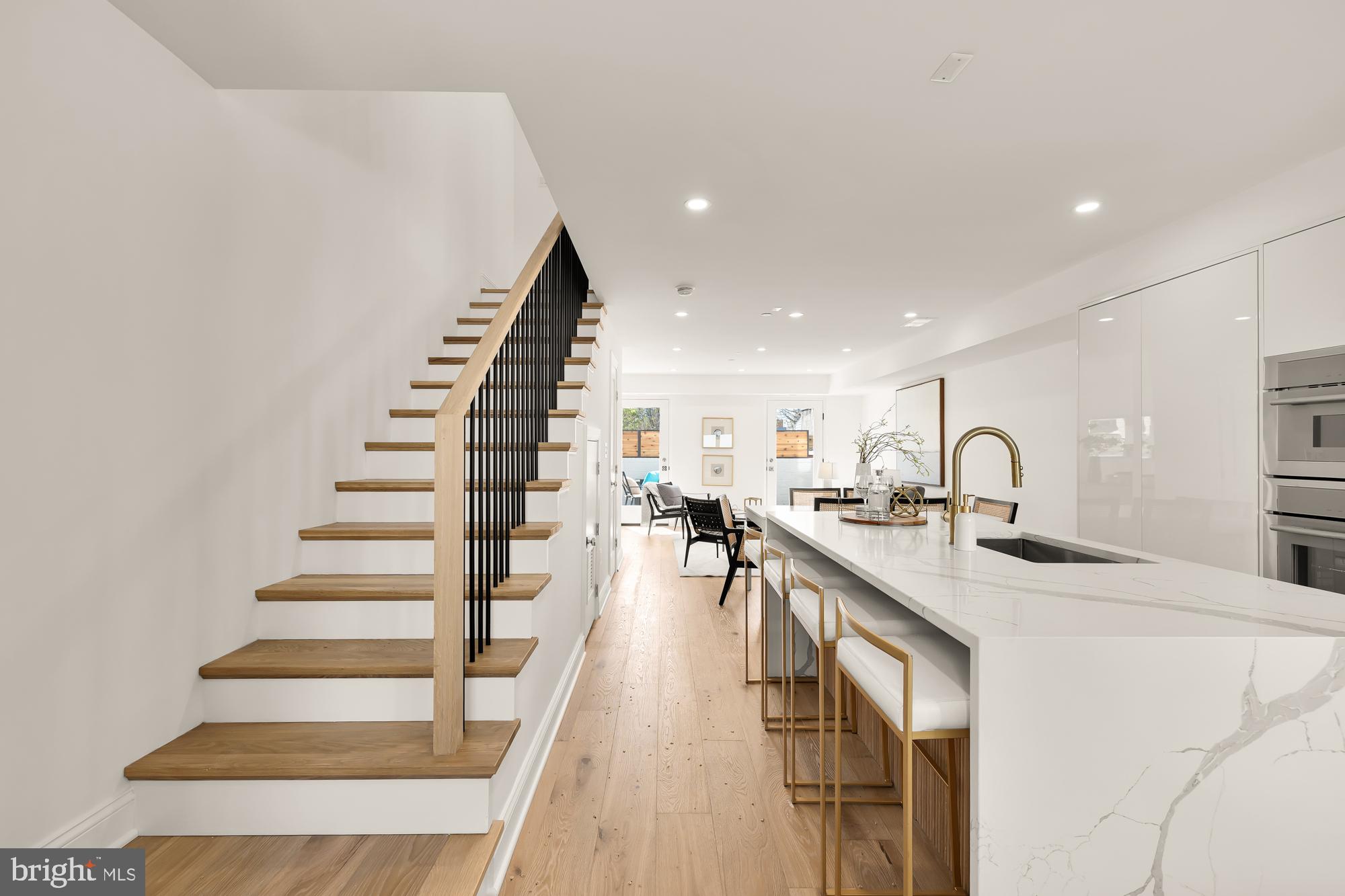 1200 ETON COURT NW T4