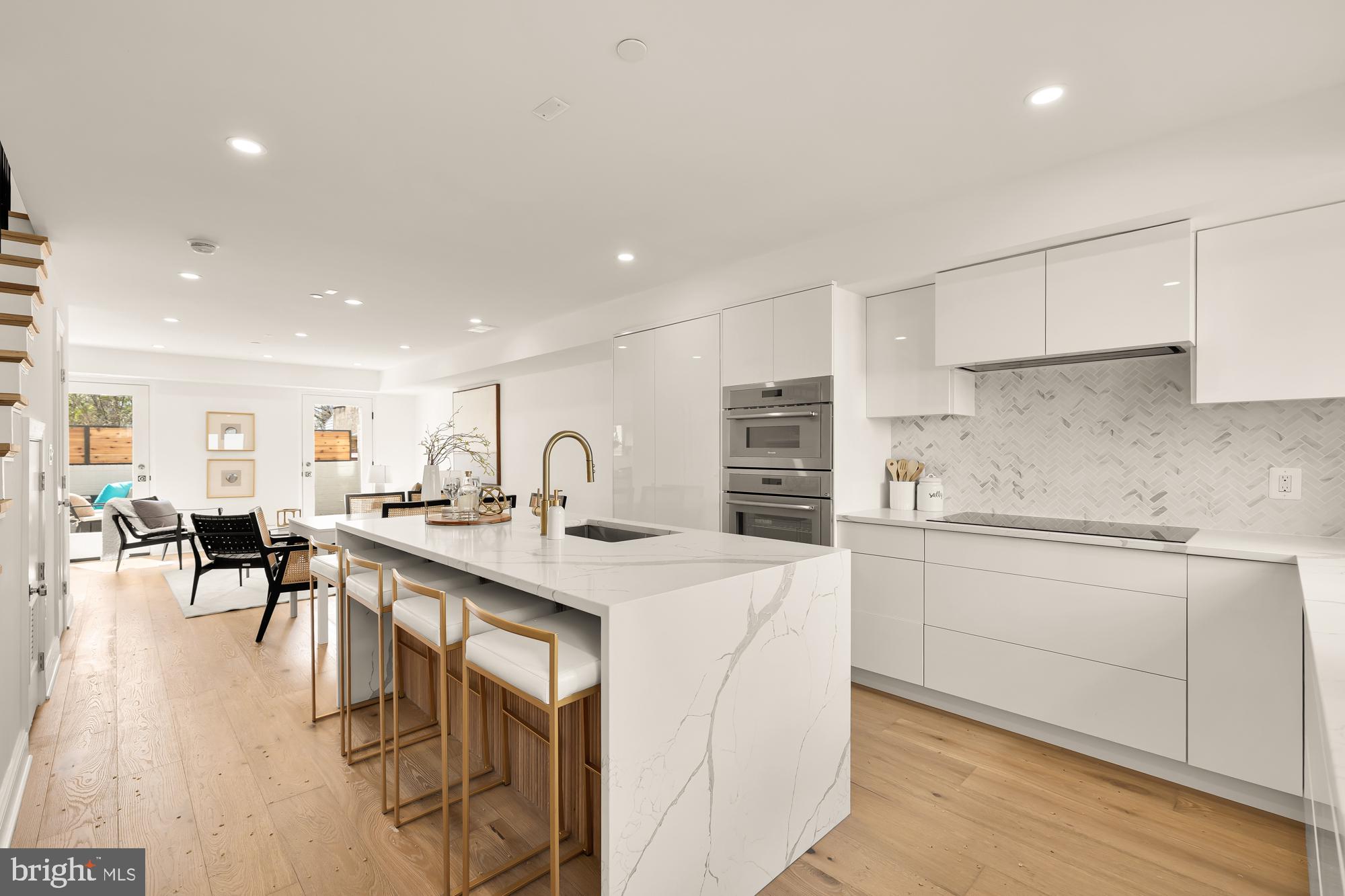 1200 ETON COURT NW T4