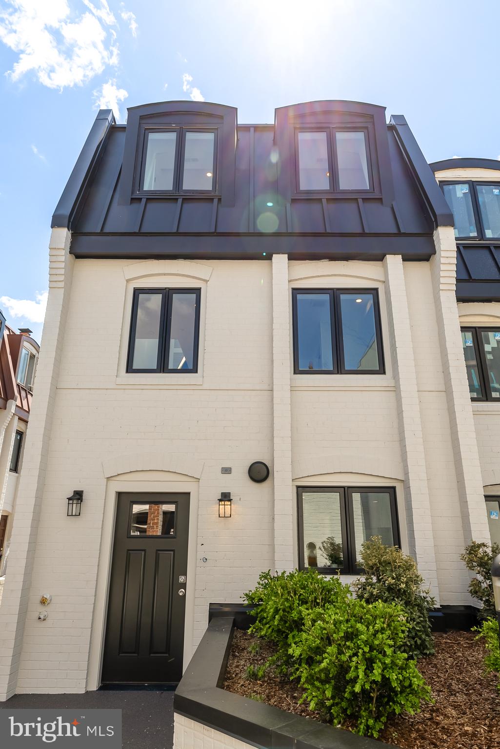1200 ETON COURT NW T4