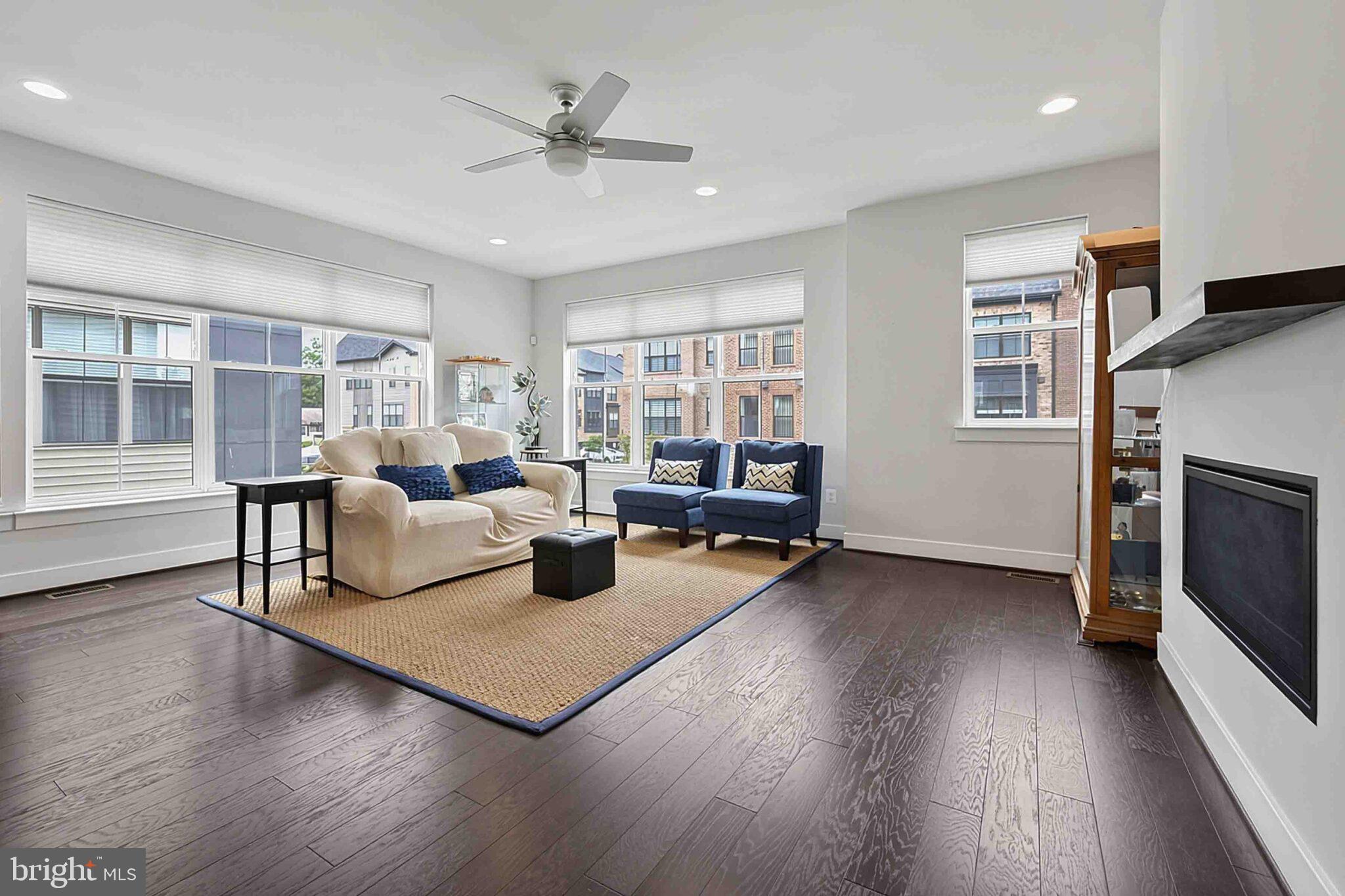 6185 VENETO TERRACE