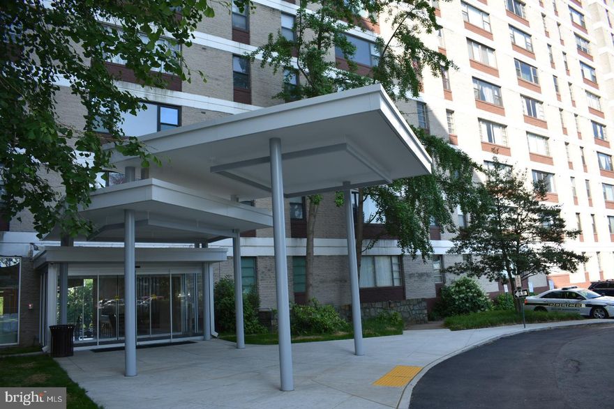 FABULOUS completely renovated (everything brand-new) 3 Bedroom, 2 Bath Penthouse-level condo with magnificent views!  This rarely available unit has all-new appliances, upgraded kitchen and bathrooms. Just a few miles from the Pentagon, Amazon Headquarters, walking distance to grocery stores, library, many restaurants and shops, and a bus stop right at the front door.  You can retire your vehicle or leave it in the garage in your very own parking space and become a weekend driver.  The building is undergoing major renovations and becoming a 21st Century luxury residence.  The new heavy-duty air handler is more than sufficient to provide heating and AC to meet the comfort requirements of this desirable penthouse condo. Built-in W/D hook-ups next to the dishwasher.  Additionally, the 24-hour security personnel and concierge offer extra security and convenience.