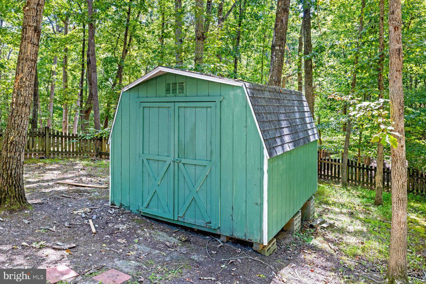 LAKE MONTICELLO - Residential