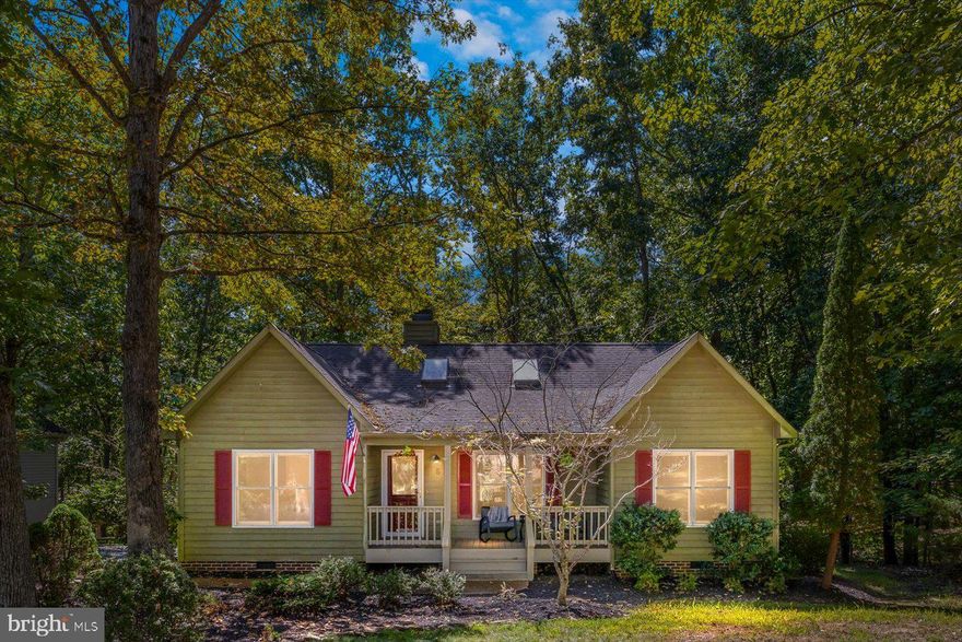 Welcome home to an updated 3 bedroom, two bath Rambler perfectly placed on a fenced, half acre lot located inside Lake Monticello.   This beauty boasts newly painted kitchen cabinetry with new hardware, all new flooring, remodeled primary bath converting the tub to a walk-in shower, updated hall bath (new toilets), new window shades, all new electriccal plugs & switches, fresh interior paint & trim, washer & dryer less that one year &  more.    Roof & HVAC are approximately 11 years old, water heater 3 years, and Velux Skylights replaced about 11 years ago.

This home is located just a short walk to Beach 4 in the amenity rich Lake Monticello.  At the heart of this gated community is a 352-acre scenic lake perfect for swimming, boating, and fishing. As a resident, you can enjoy five inviting beaches, each with its own character most of which are equipped with temporary boat docking, restrooms, grills, and picnic tables. You will discover your perfect spot for soaking up the sun, picnicking, launching a kayak, or taking in the peaceful views. The Main Beach even has a volleyball net which is popular and there are walking routes at Beaches 2, 3, and Lafayette Park -just follow the painted feet on the road!  This home is ideally located on a culdesac street with easy access to  gates.