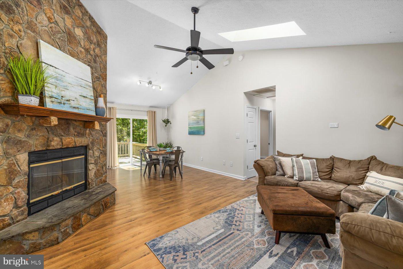 LAKE MONTICELLO - Residential