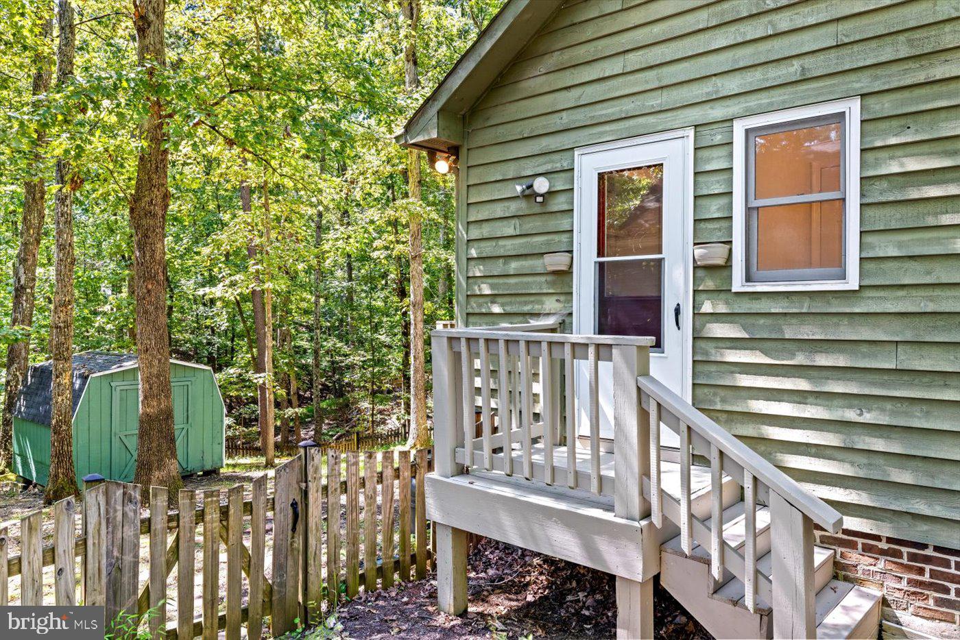 LAKE MONTICELLO - Residential