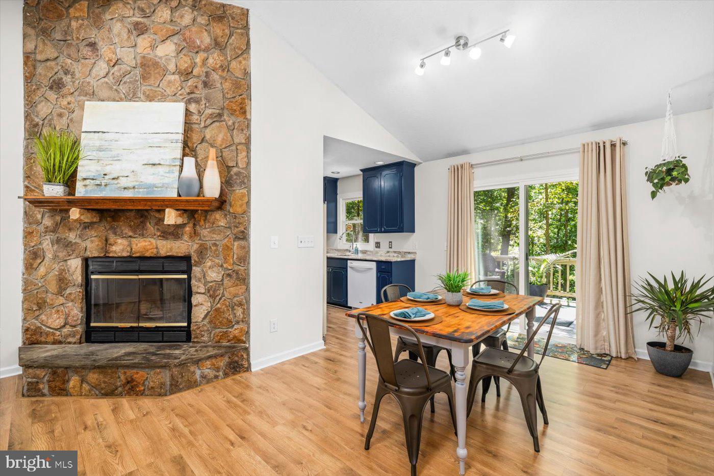 LAKE MONTICELLO - Residential