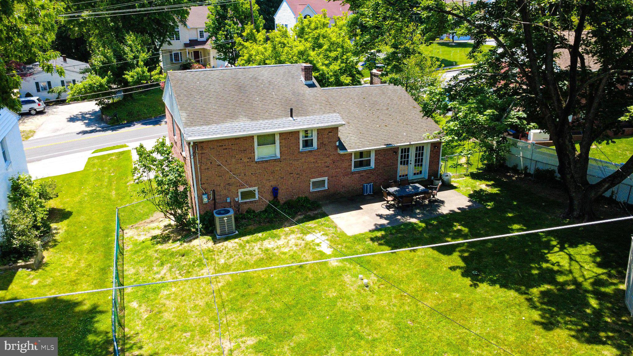125 W THOMSON AVENUE