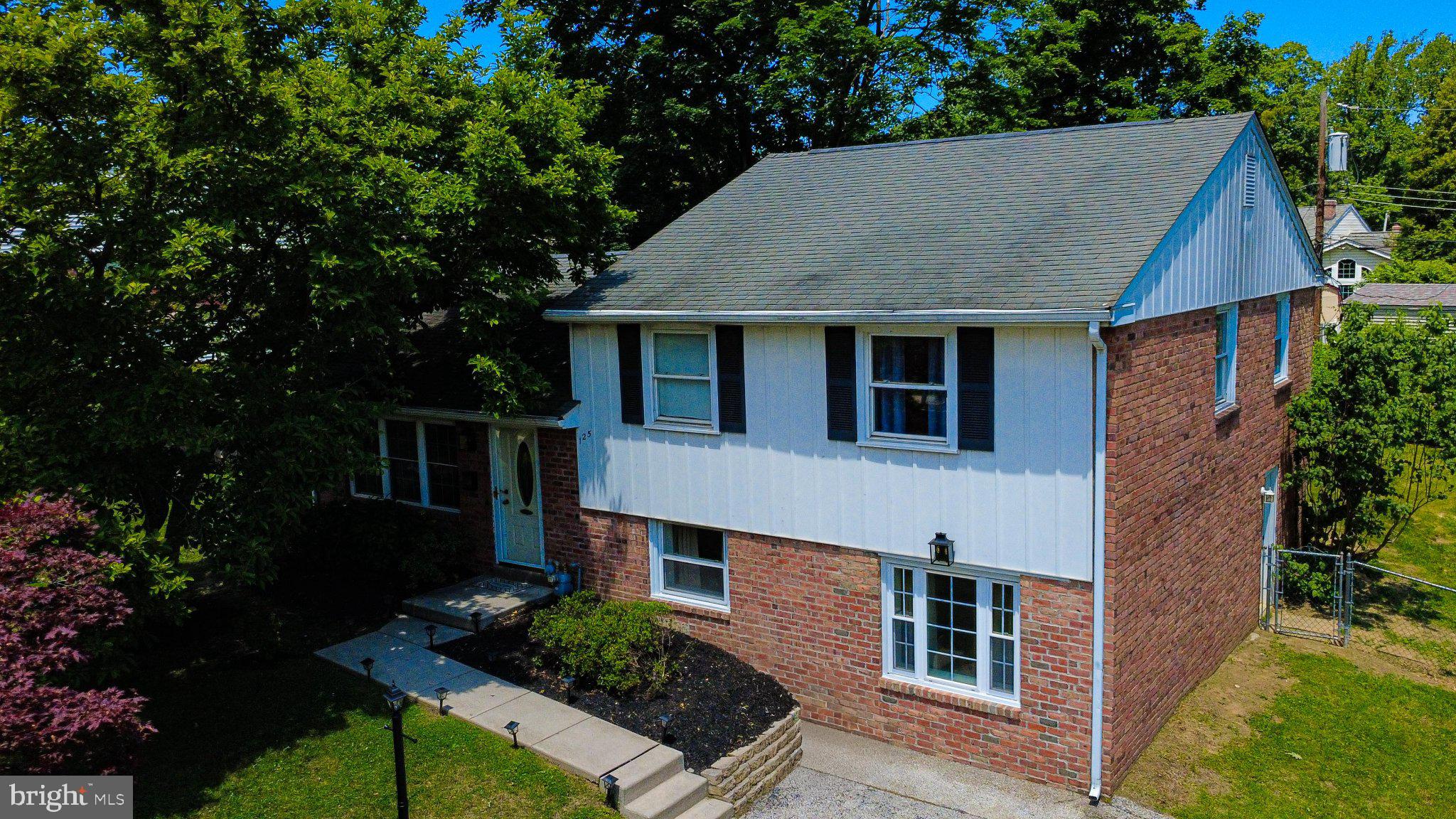 125 W THOMSON AVENUE