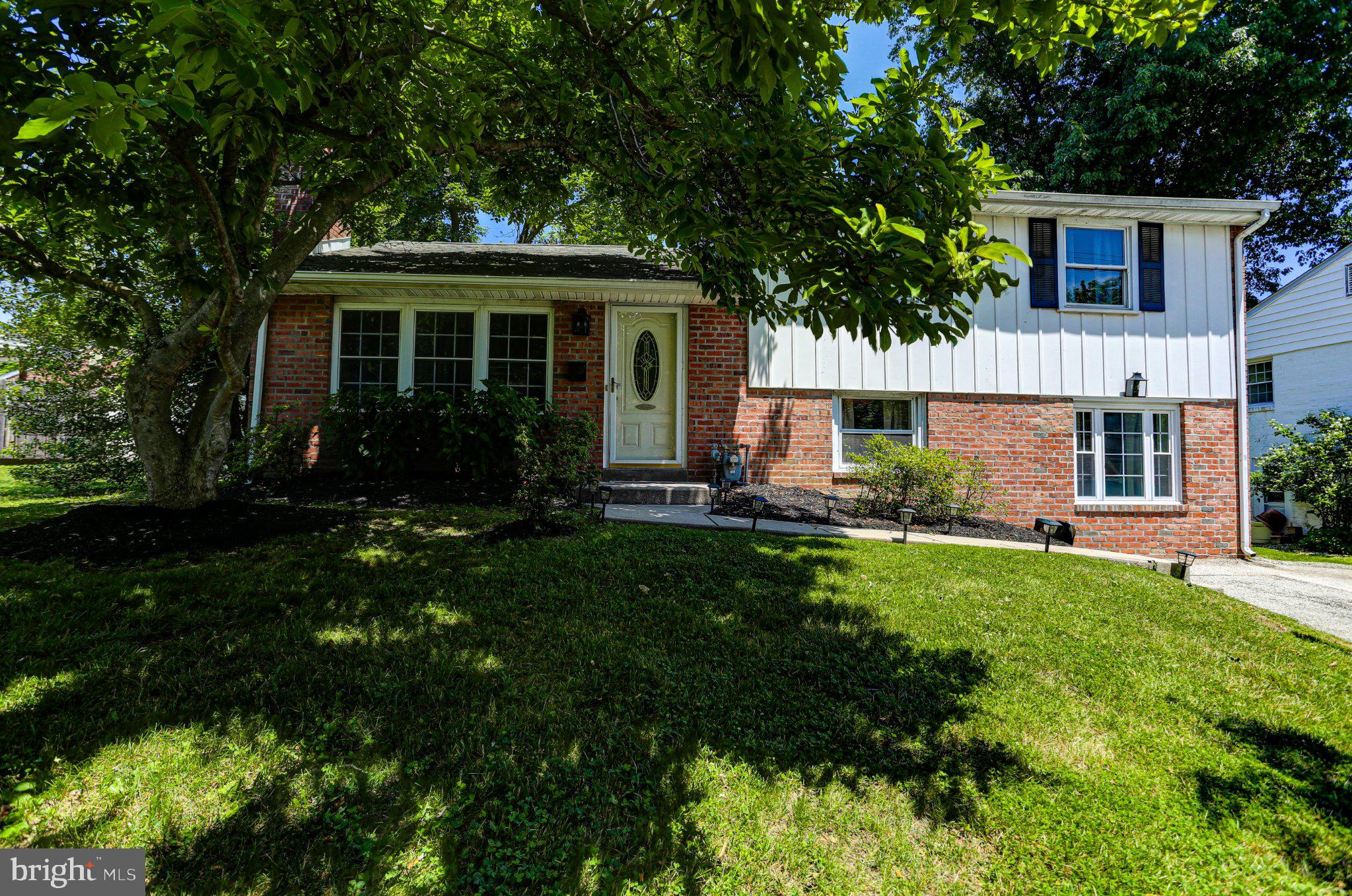 125 W THOMSON AVENUE
