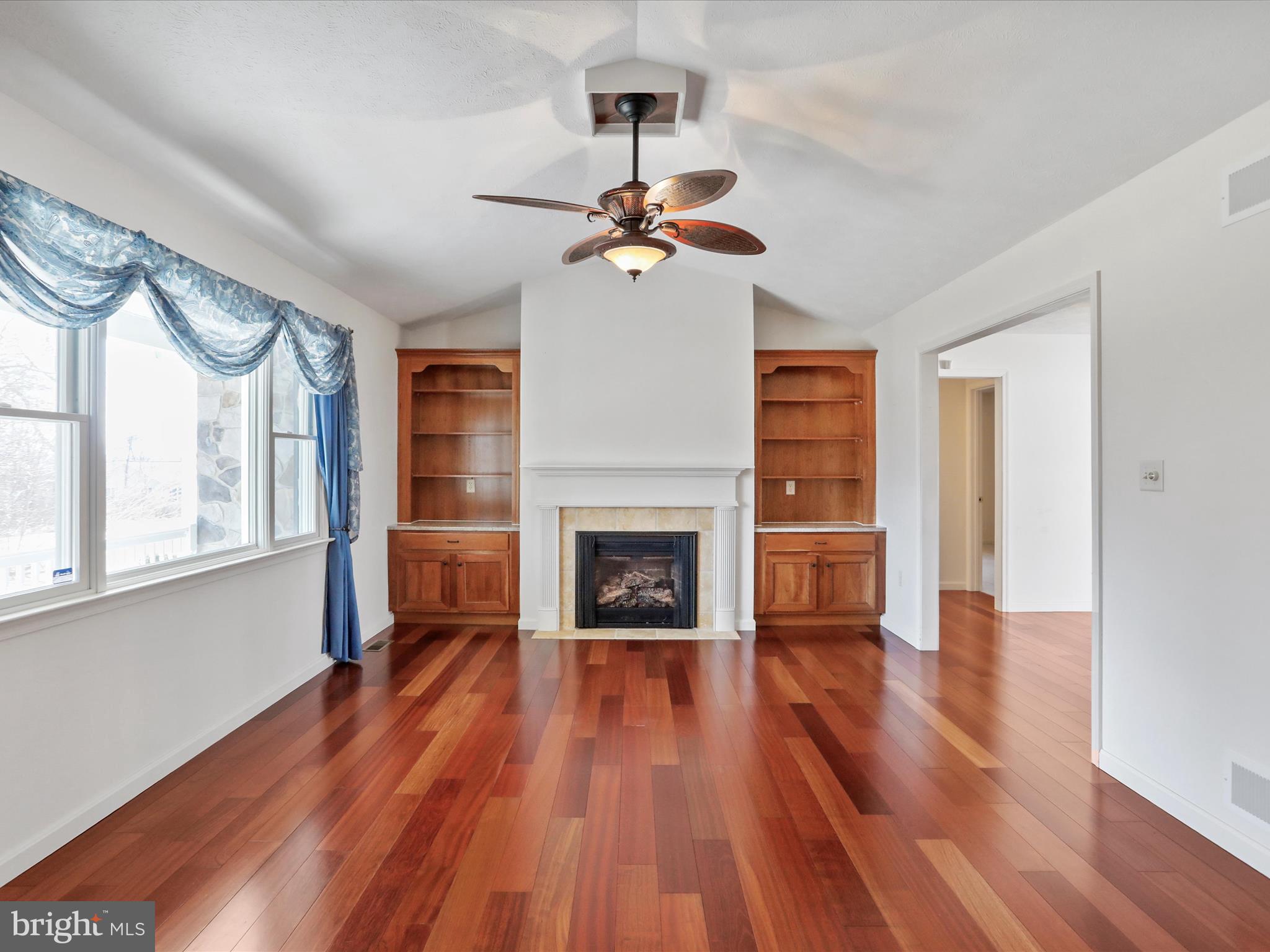 FAIRVIEW OAKS - Residential