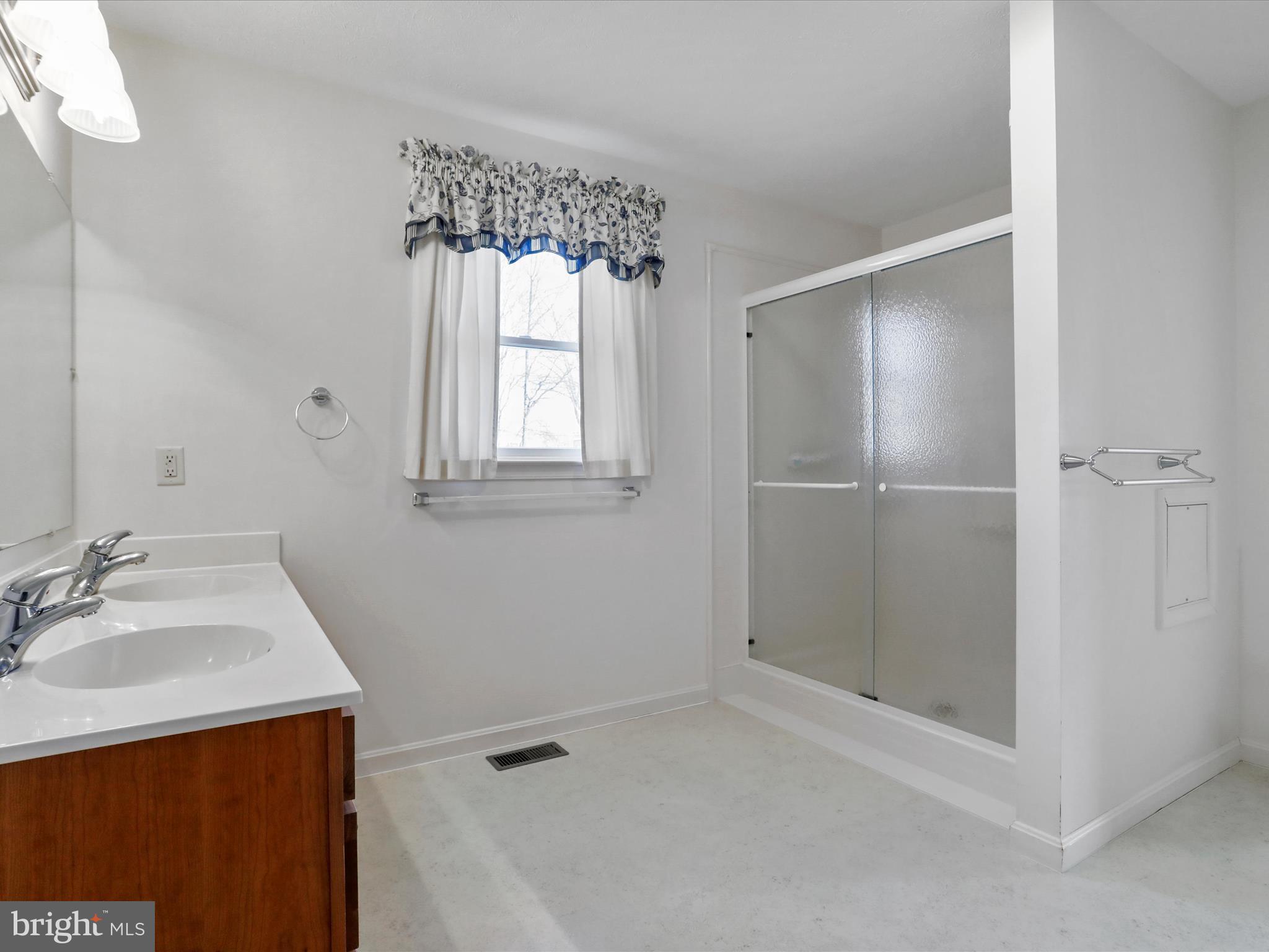 FAIRVIEW OAKS - Residential