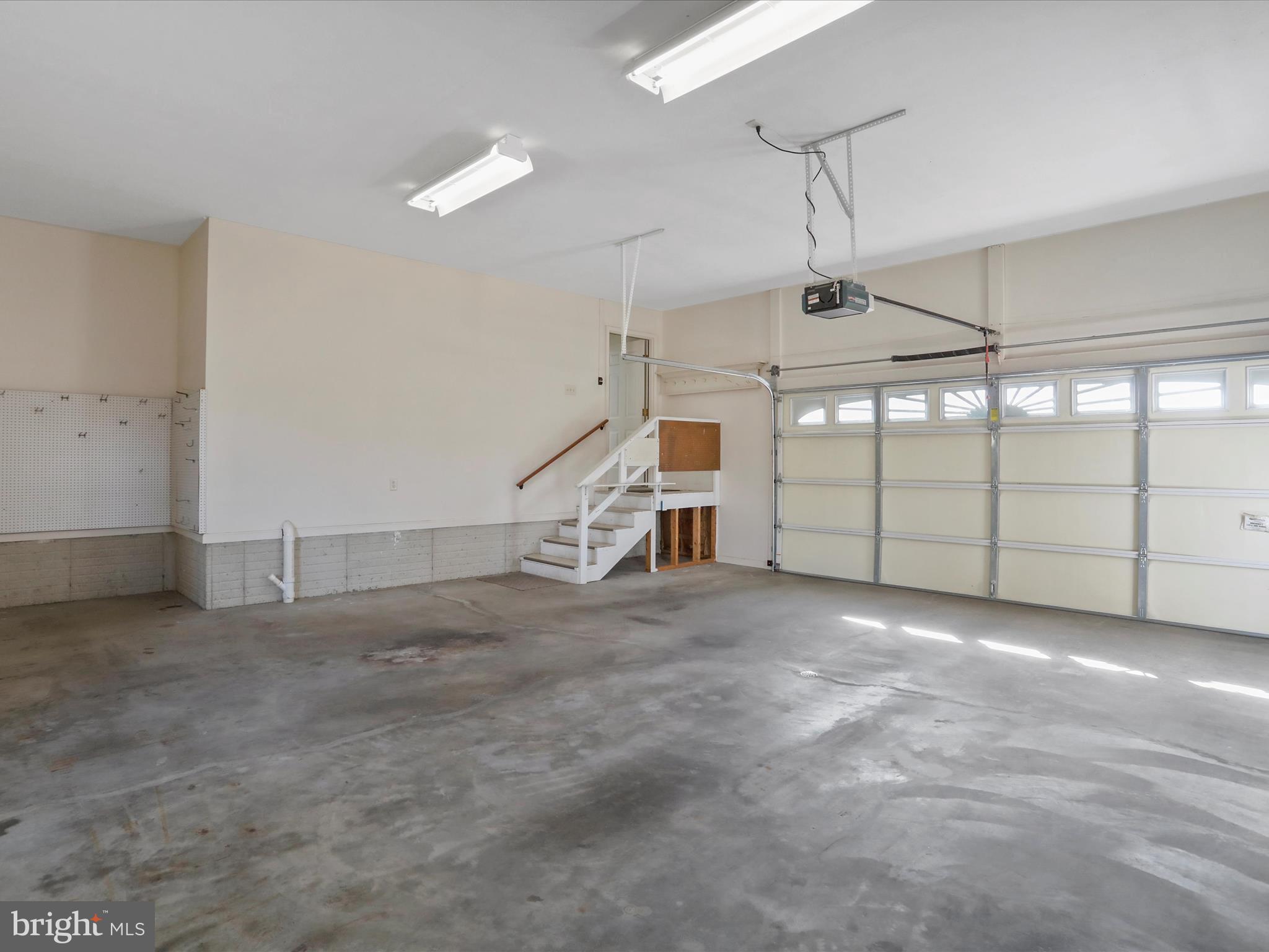 FAIRVIEW OAKS - Residential