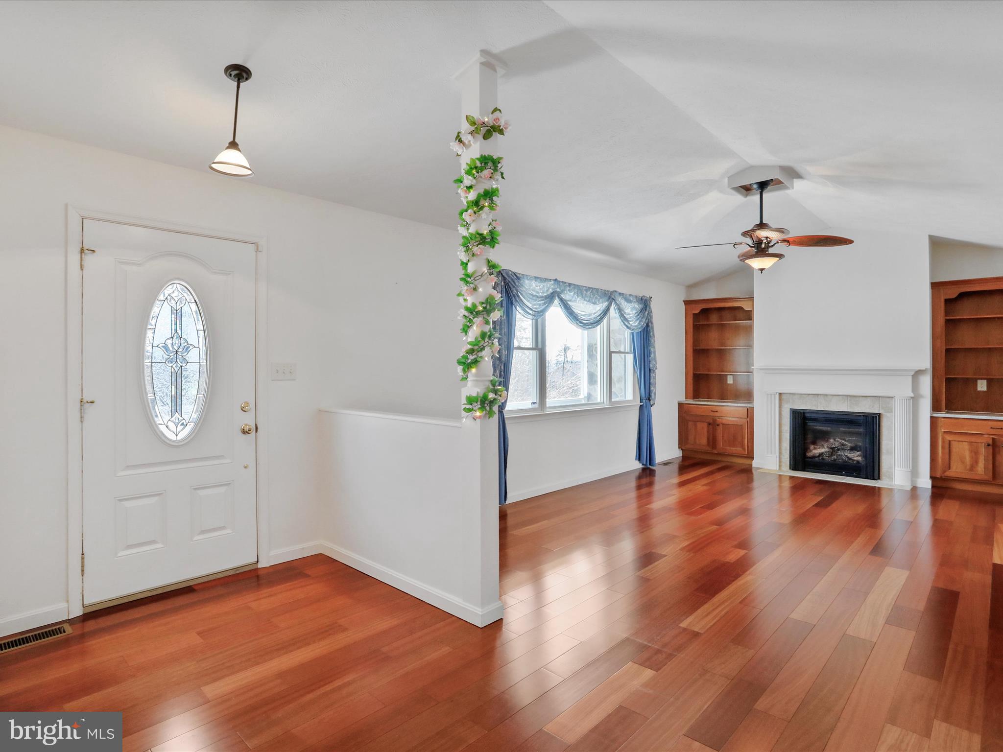 FAIRVIEW OAKS - Residential