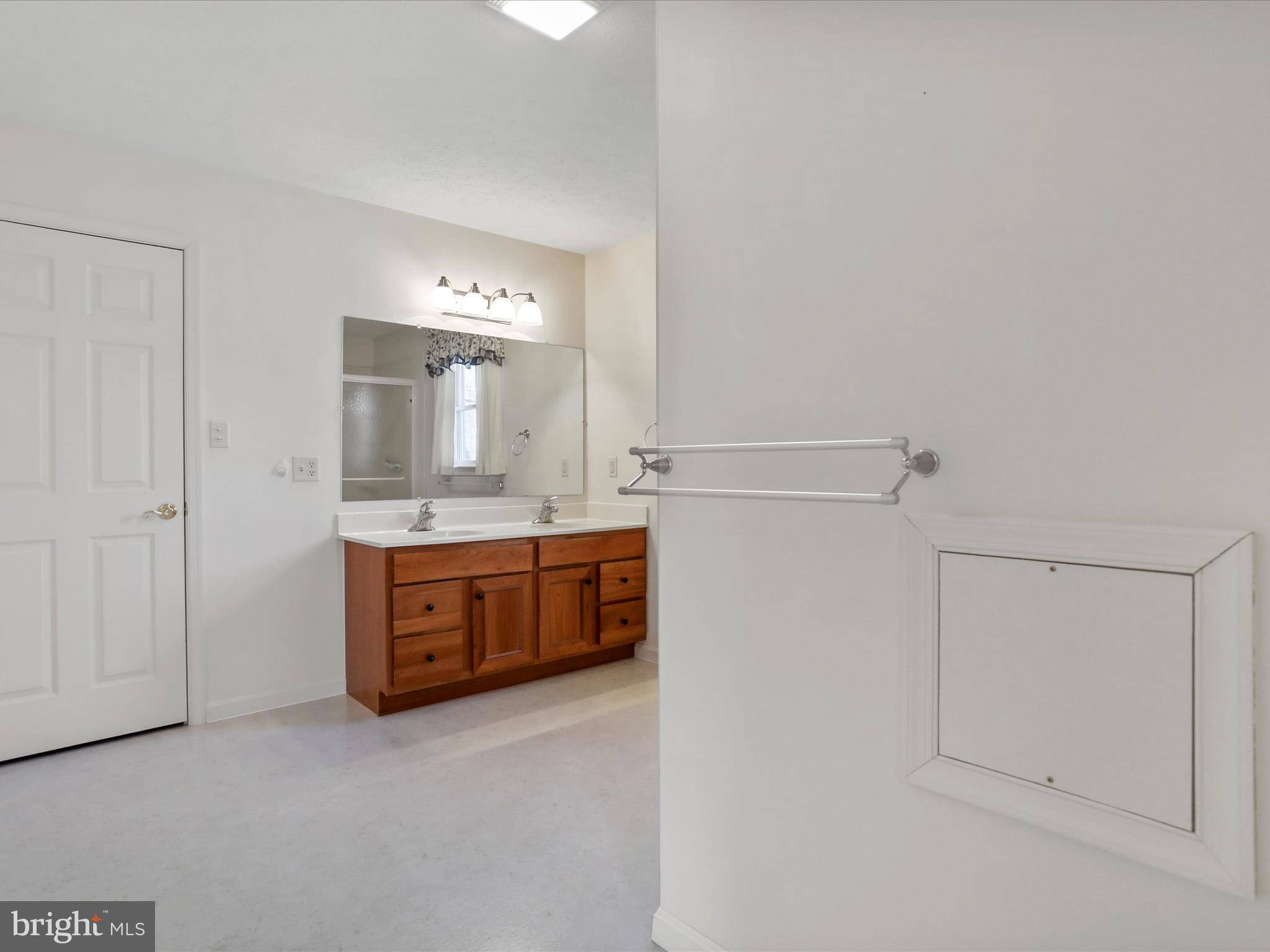 FAIRVIEW OAKS - Residential