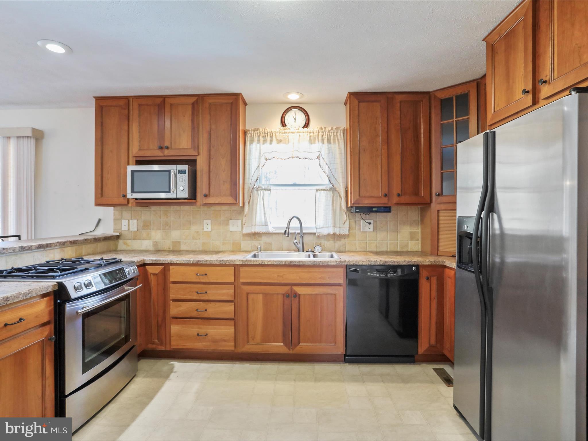 FAIRVIEW OAKS - Residential