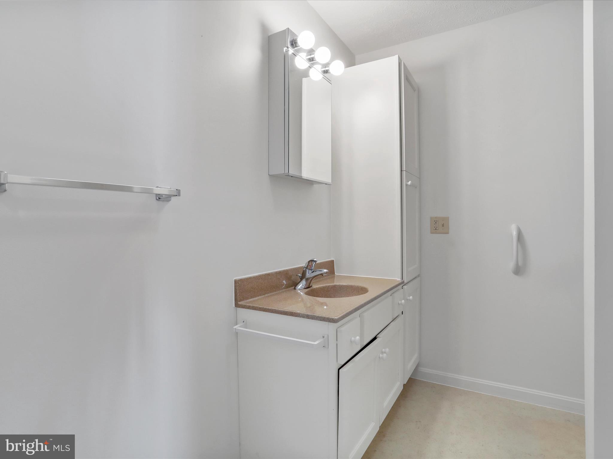 FAIRVIEW OAKS - Residential