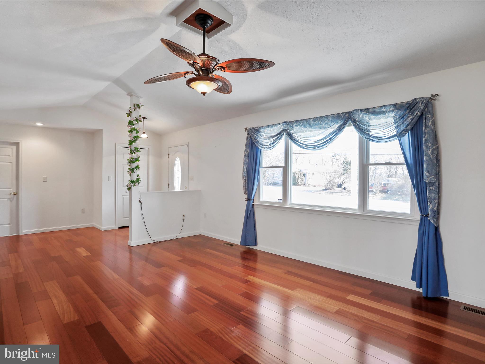 FAIRVIEW OAKS - Residential