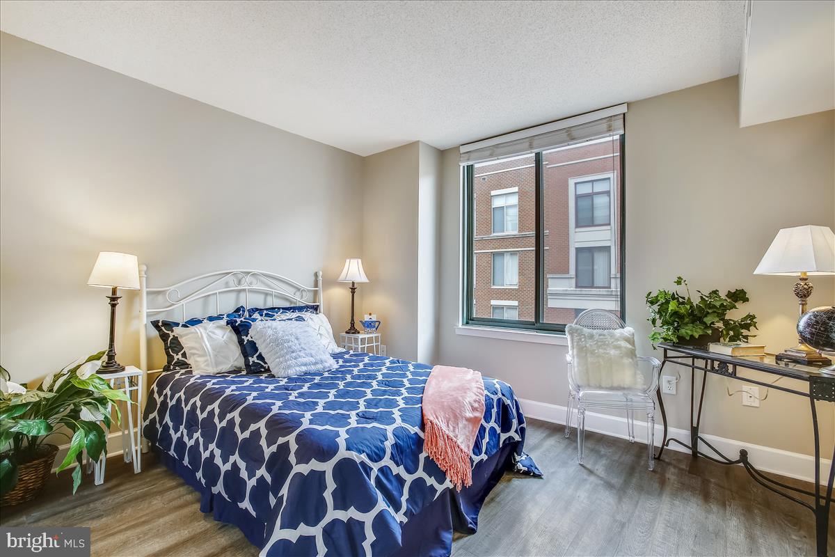 STATION SQUARE - Residential Lease