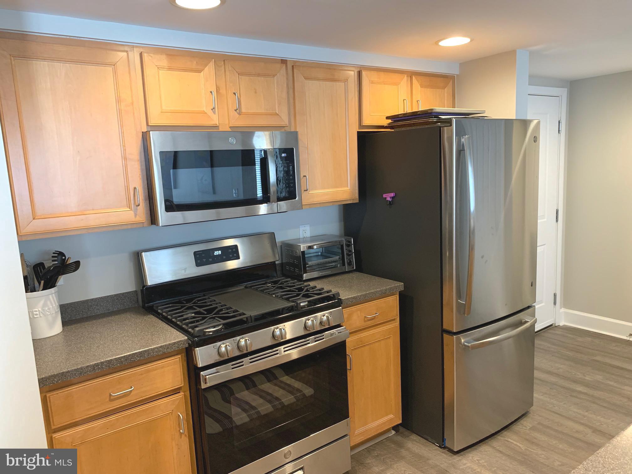 STATION SQUARE - Residential Lease