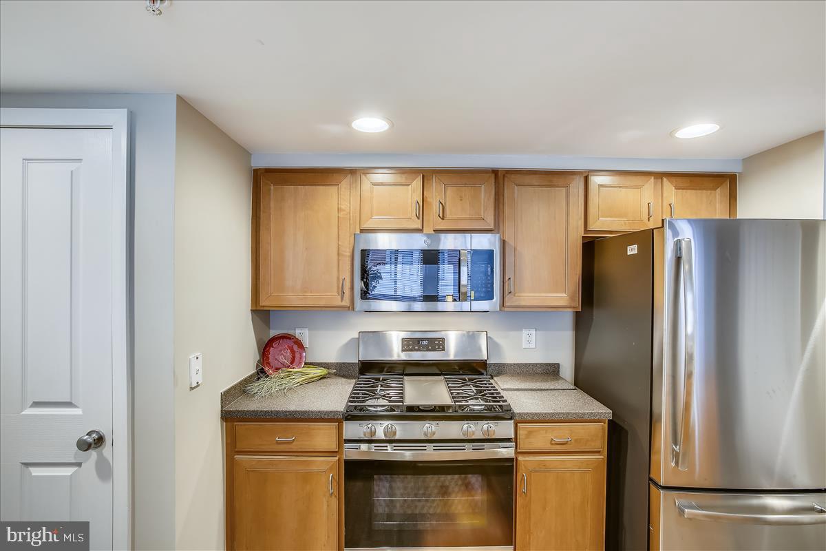 STATION SQUARE - Residential Lease